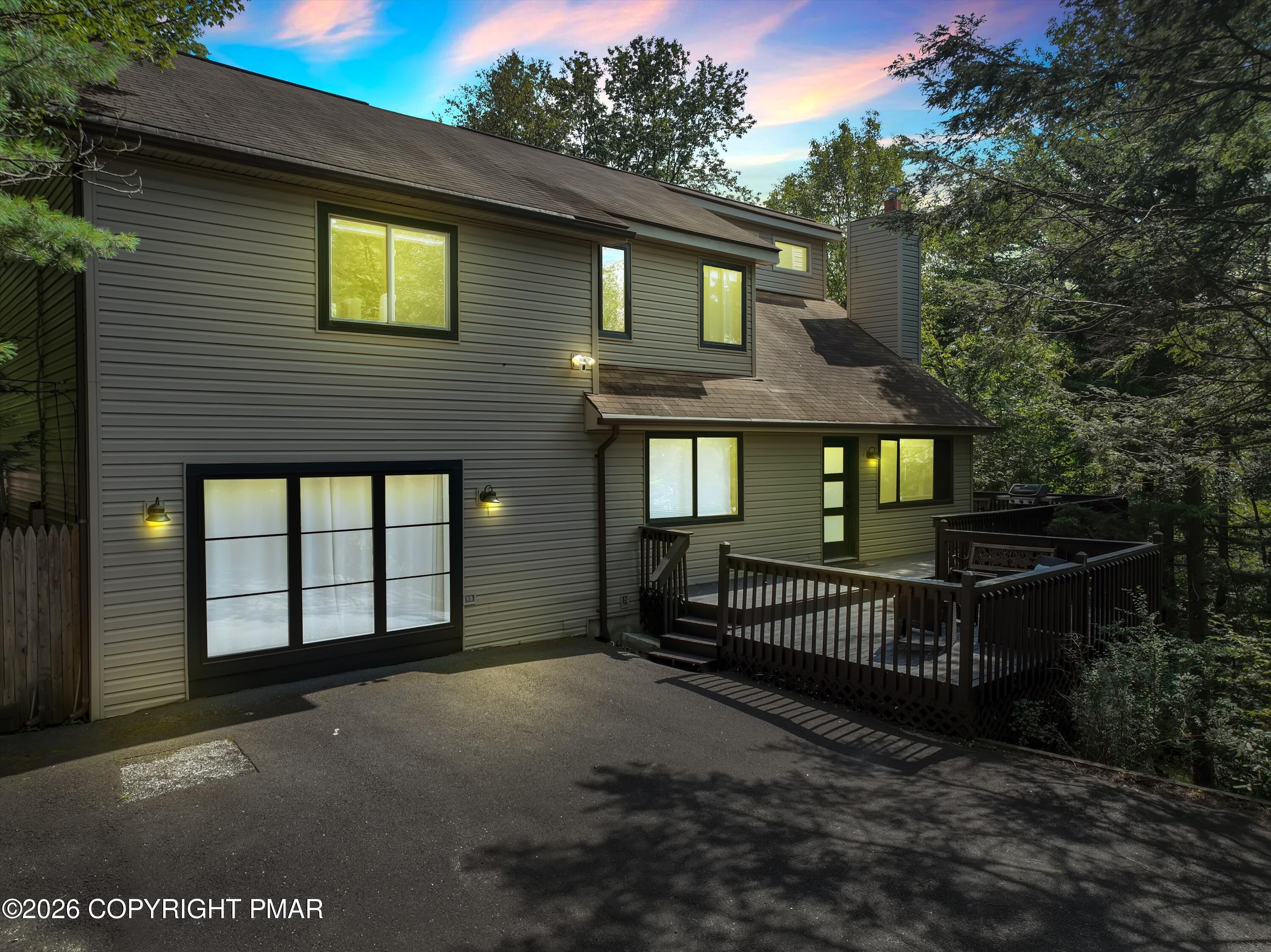 415 Minsi Trail W Property Photo 10
