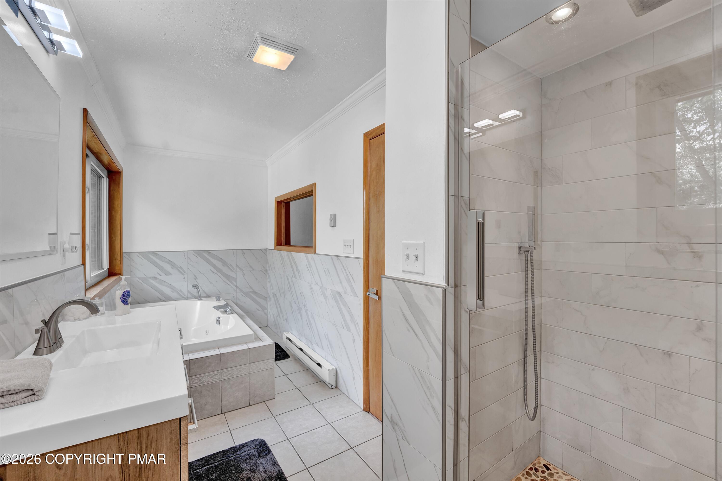 415 Minsi Trail W Property Photo 14