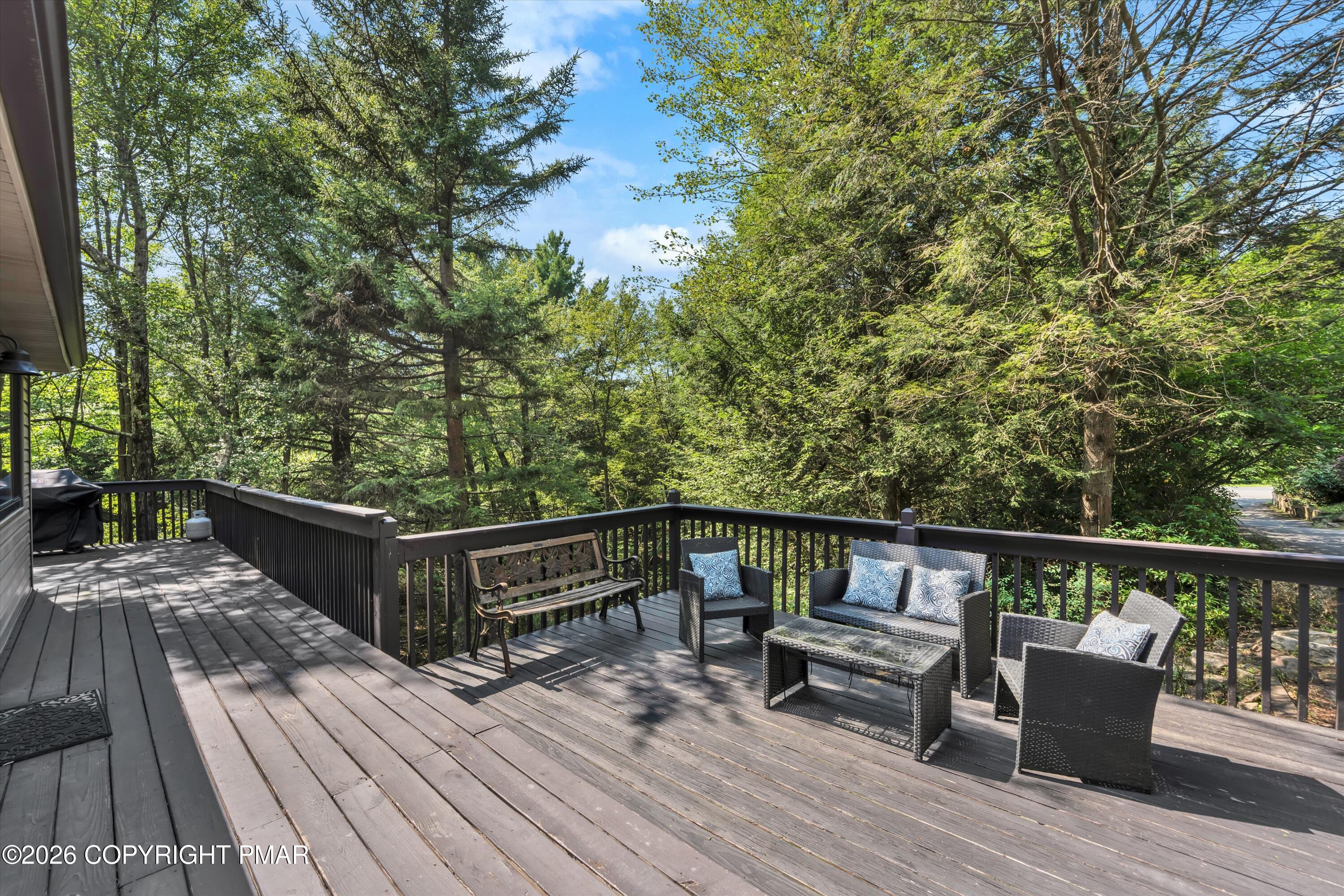 415 Minsi Trail W Property Photo 20