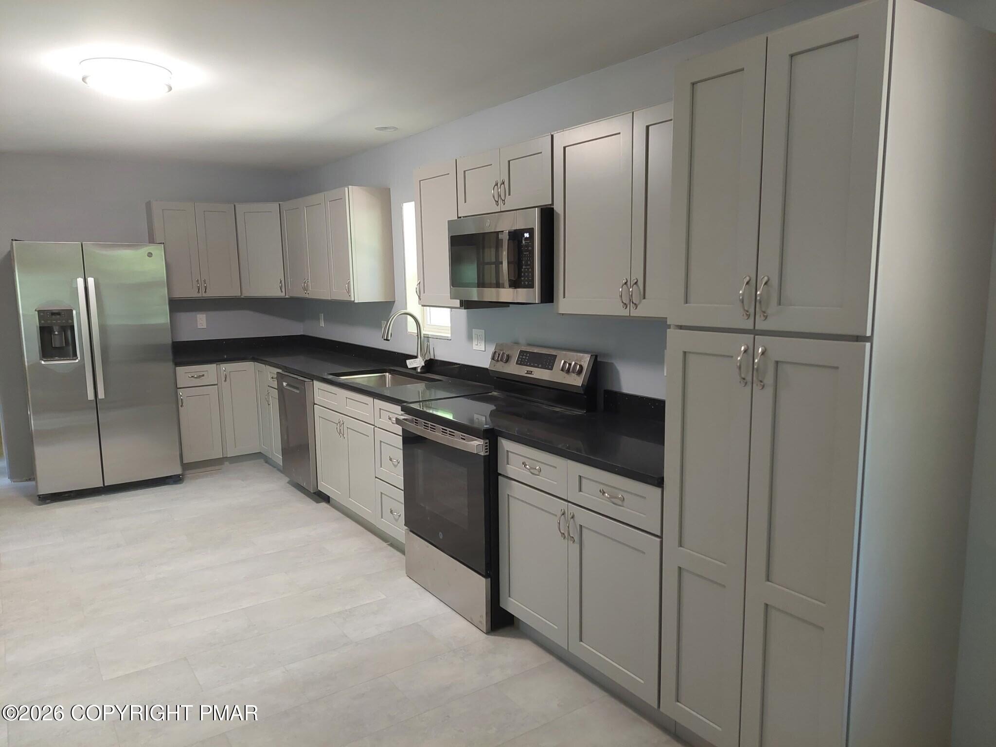 224 Kensington Drive Property Photo 7