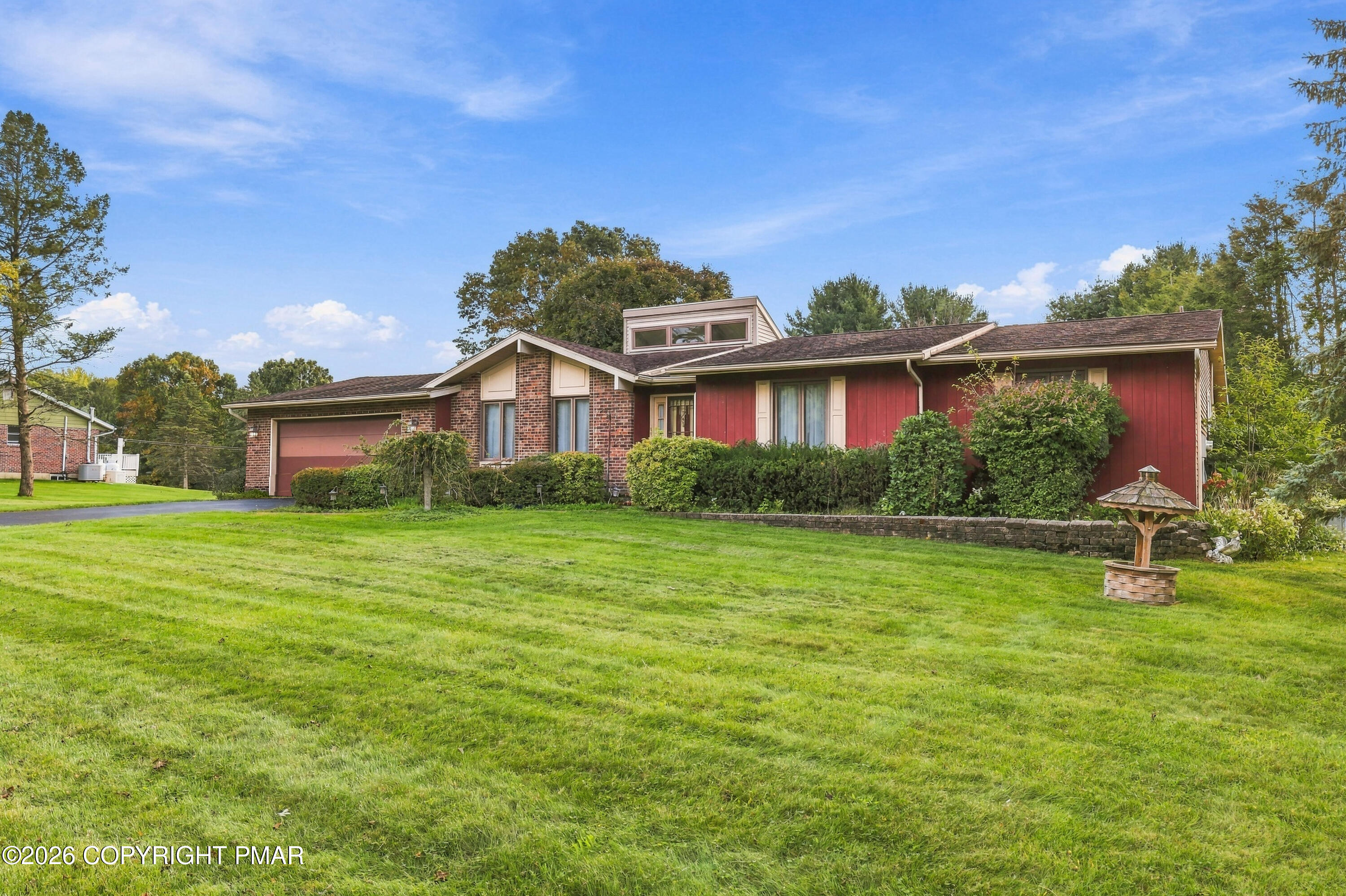 1916 Fawn Lane Property Photo 2
