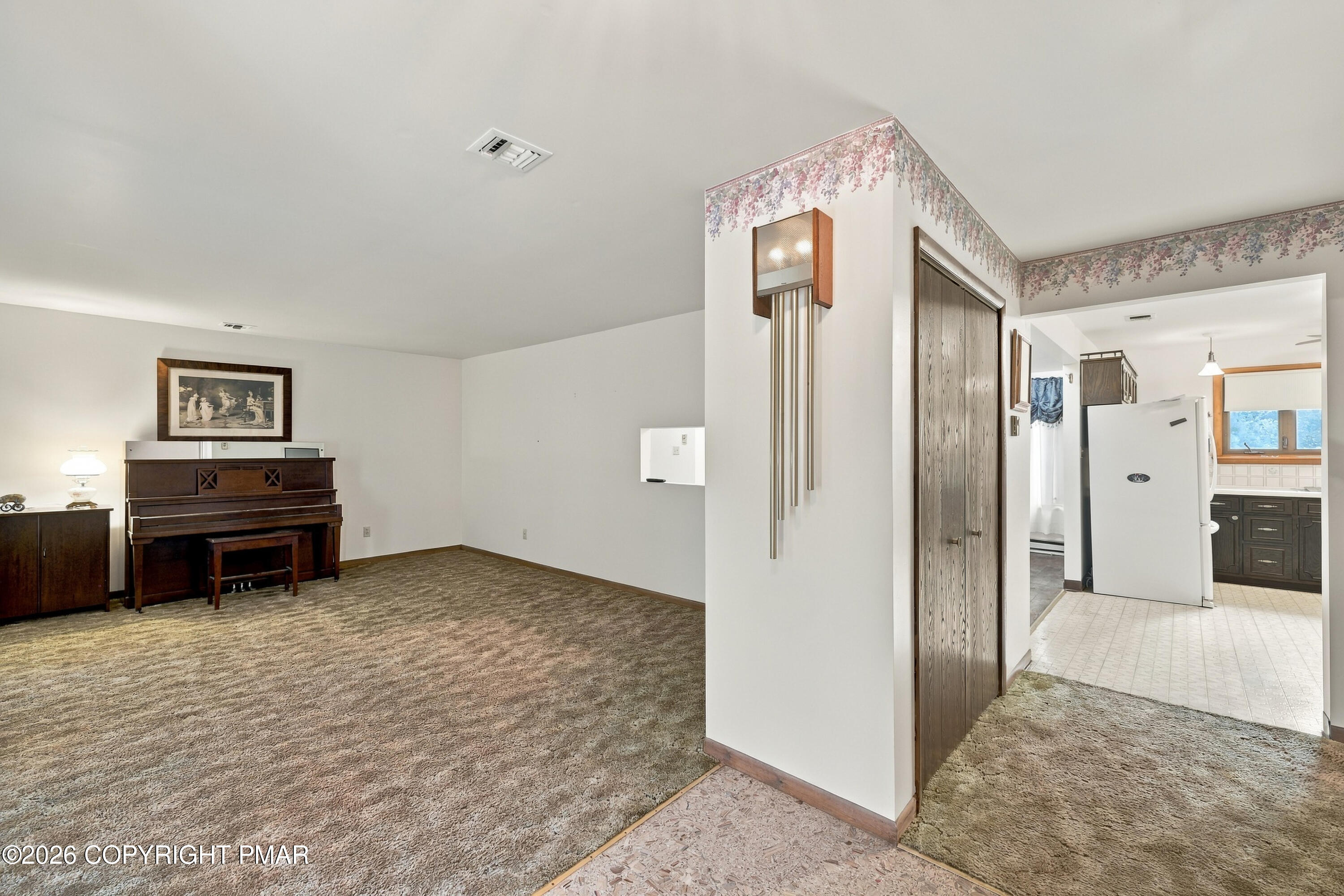 1916 Fawn Lane Property Photo 7