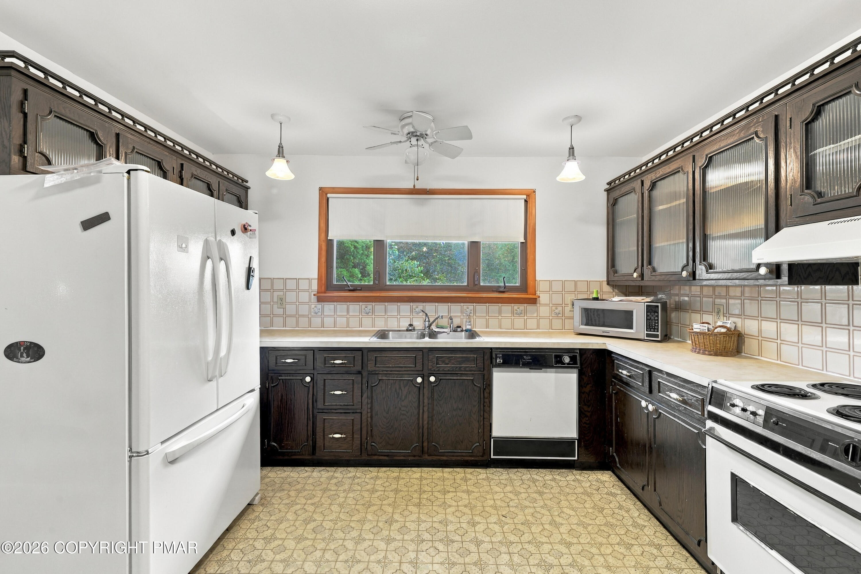 1916 Fawn Lane Property Photo 8