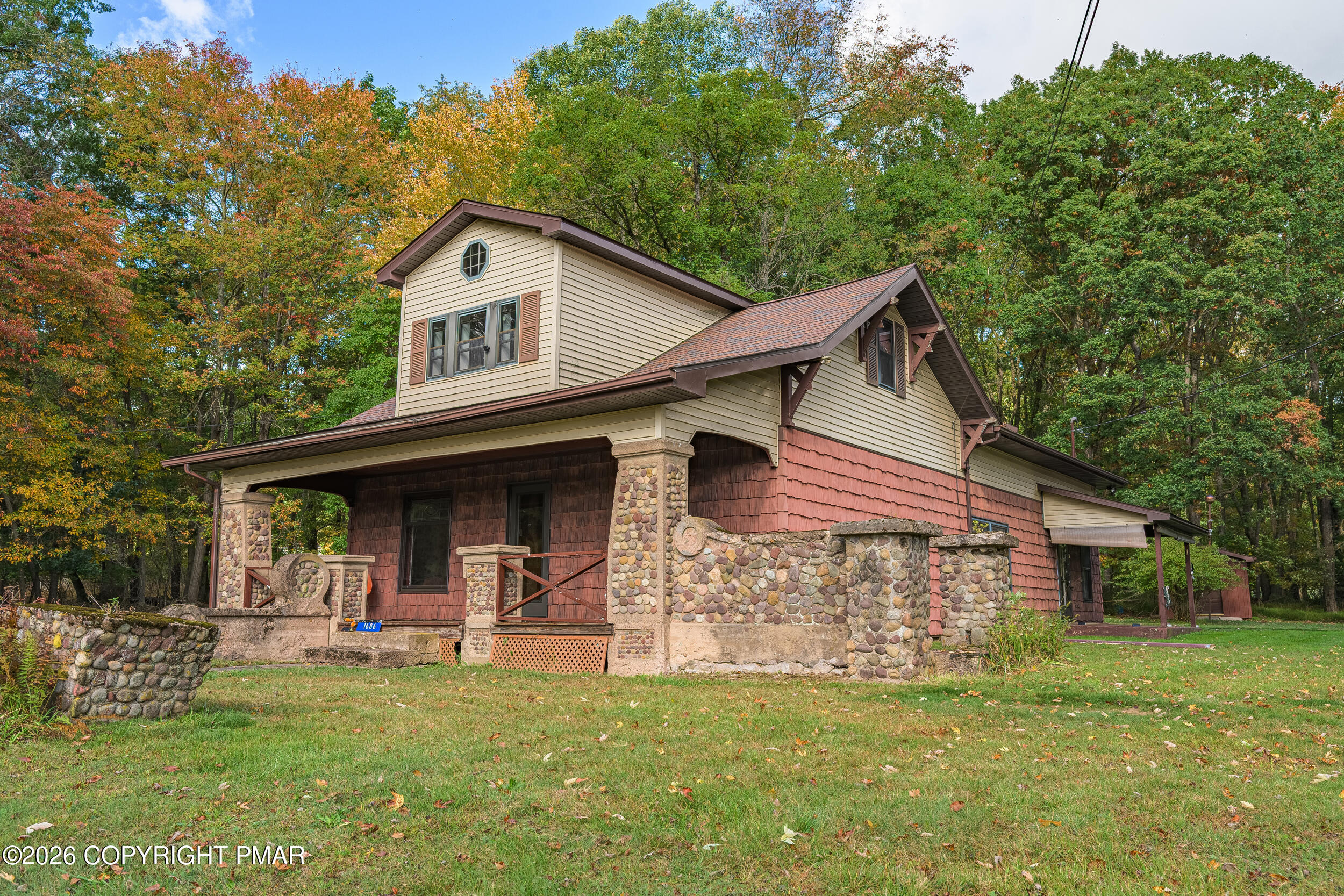 1686 S Lehigh Gorge Drive Property Photo 2