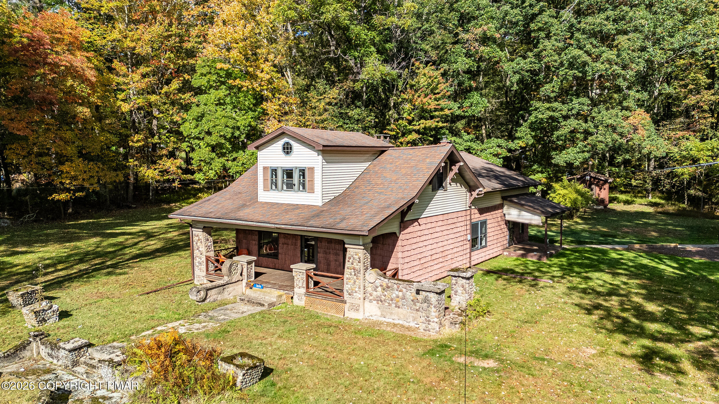 1686 S Lehigh Gorge Drive Property Photo 3