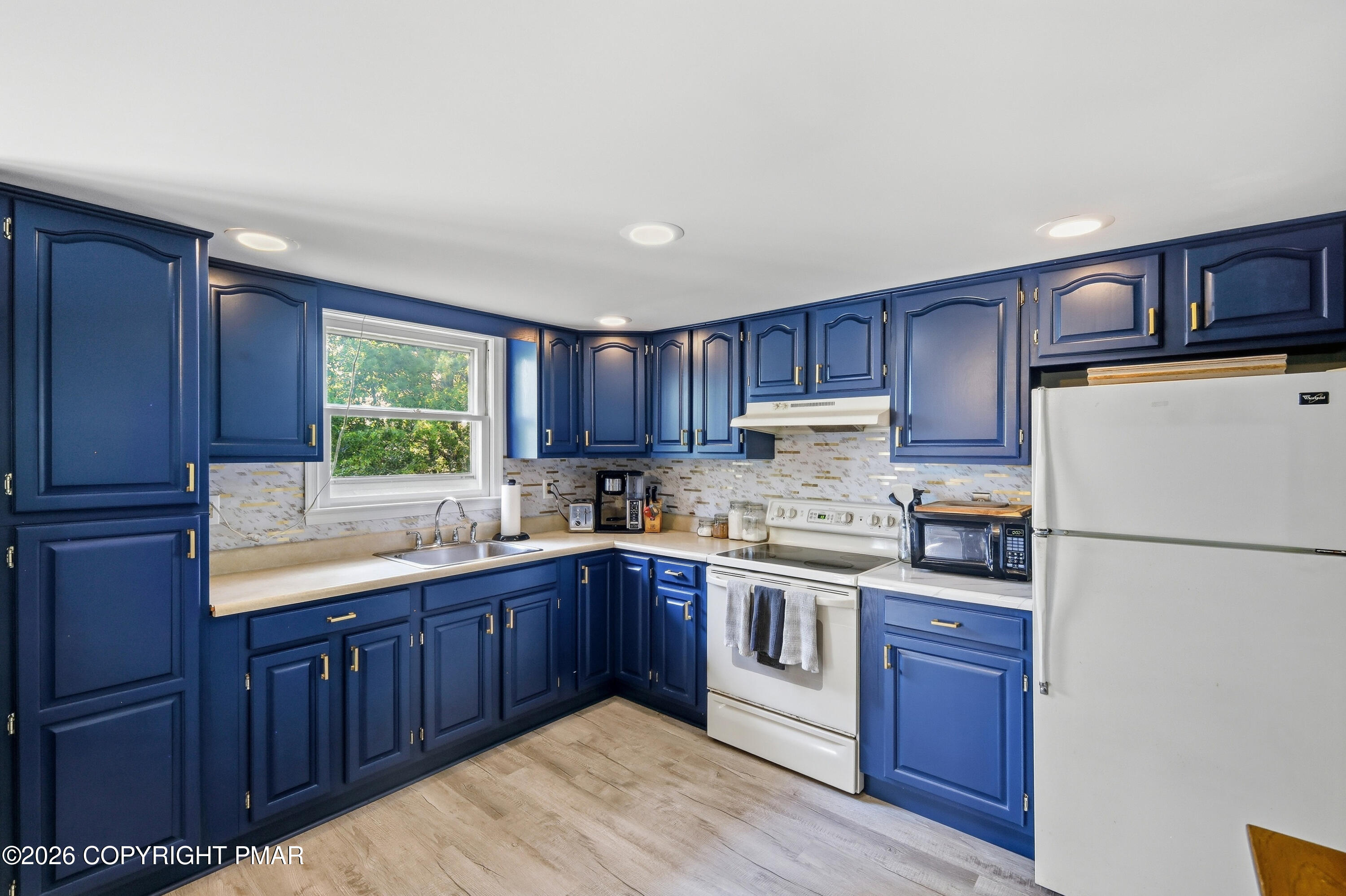 84 Lower Lakeview Drive Property Photo 13