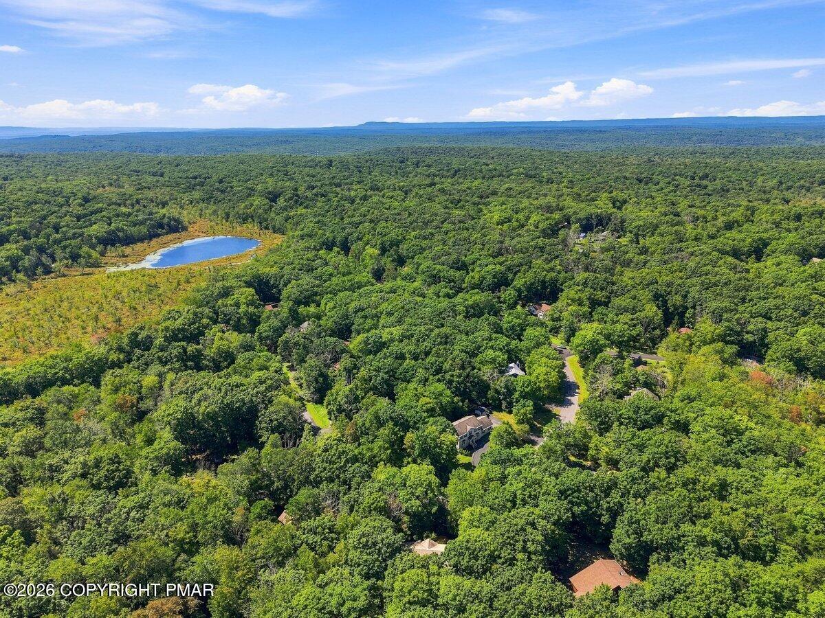 425 Underhill Drive Property Photo 2