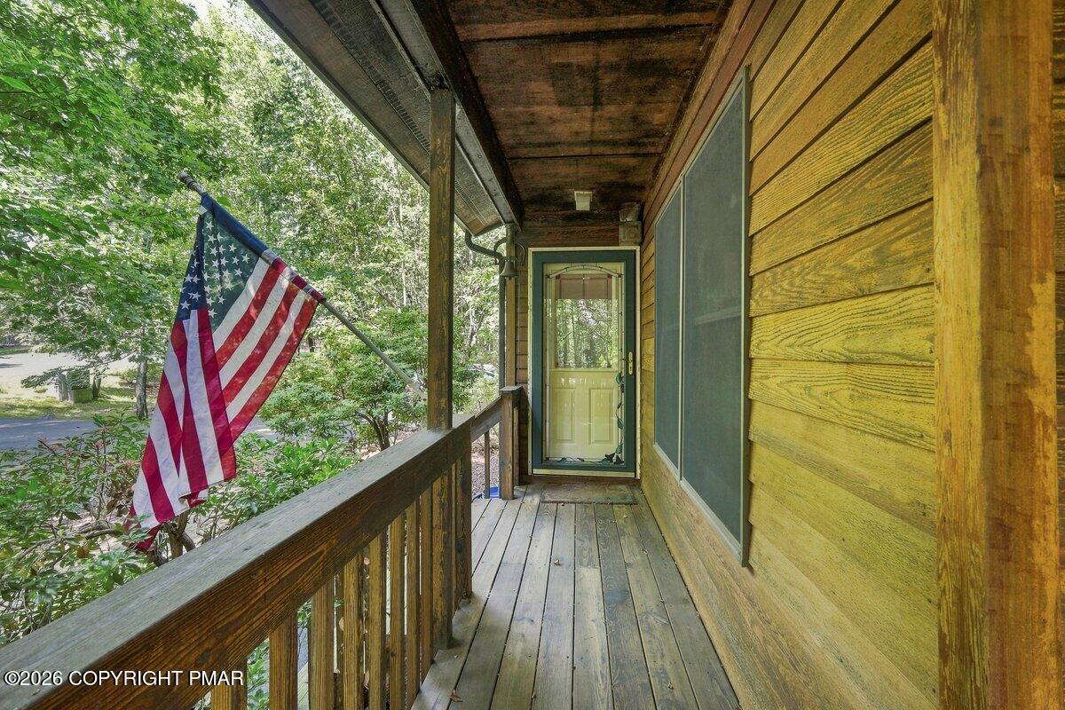 425 Underhill Drive Property Photo 3