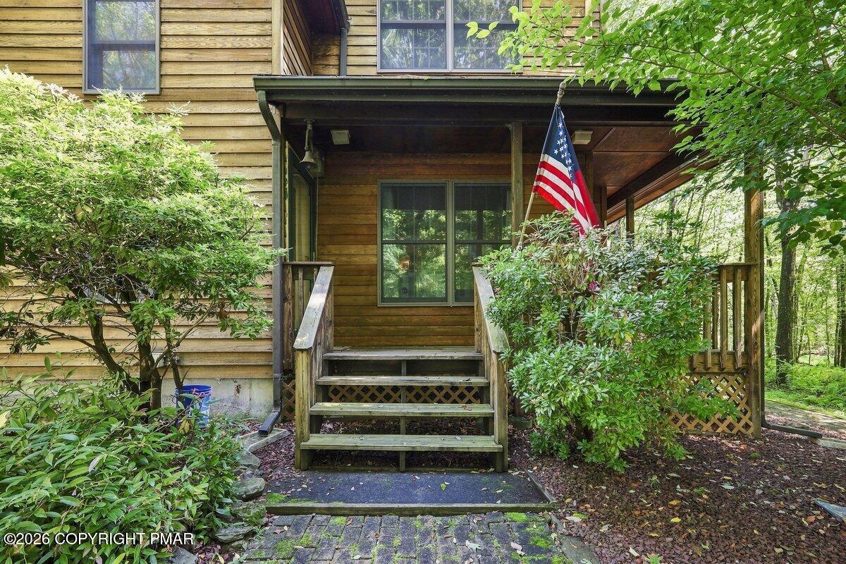425 Underhill Drive Property Photo 4