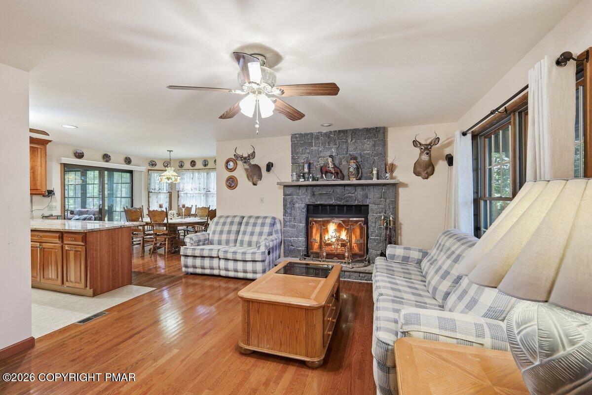 425 Underhill Drive Property Photo 5