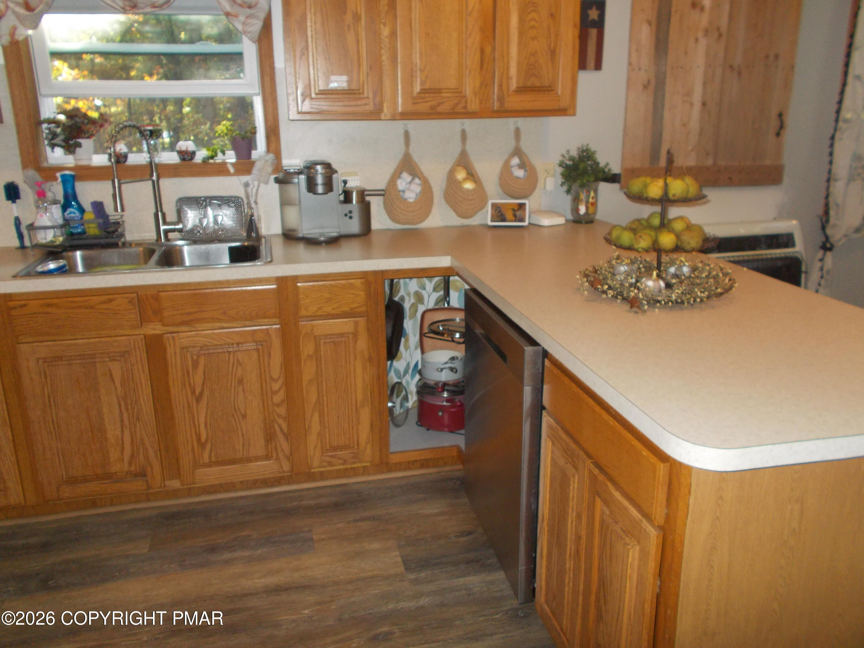 212 Summit Drive Property Photo 3