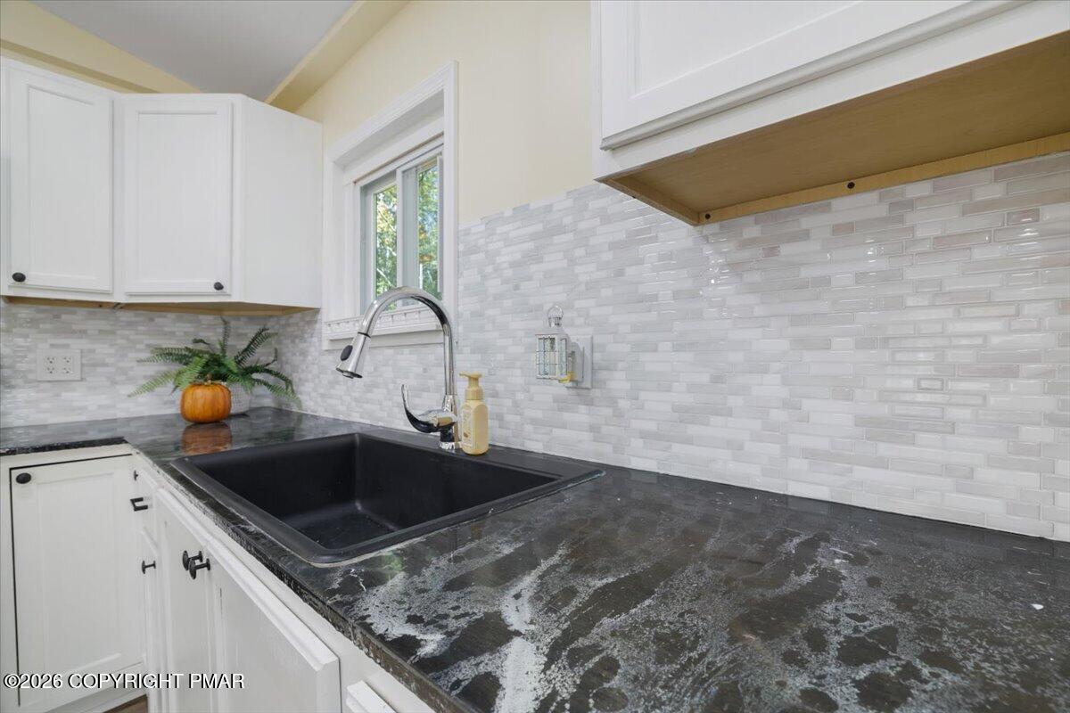 86 Windsor Road Property Photo 9