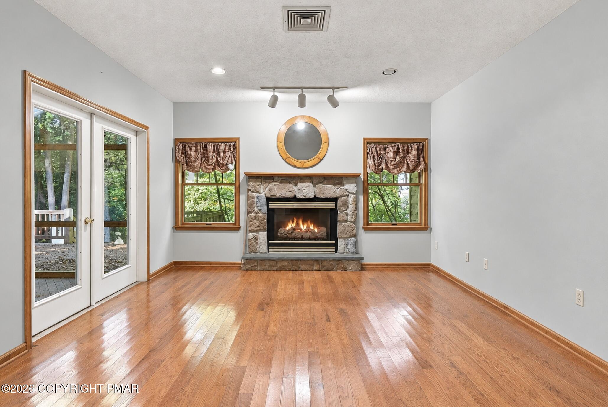 372 Brookside Drive Property Photo 6