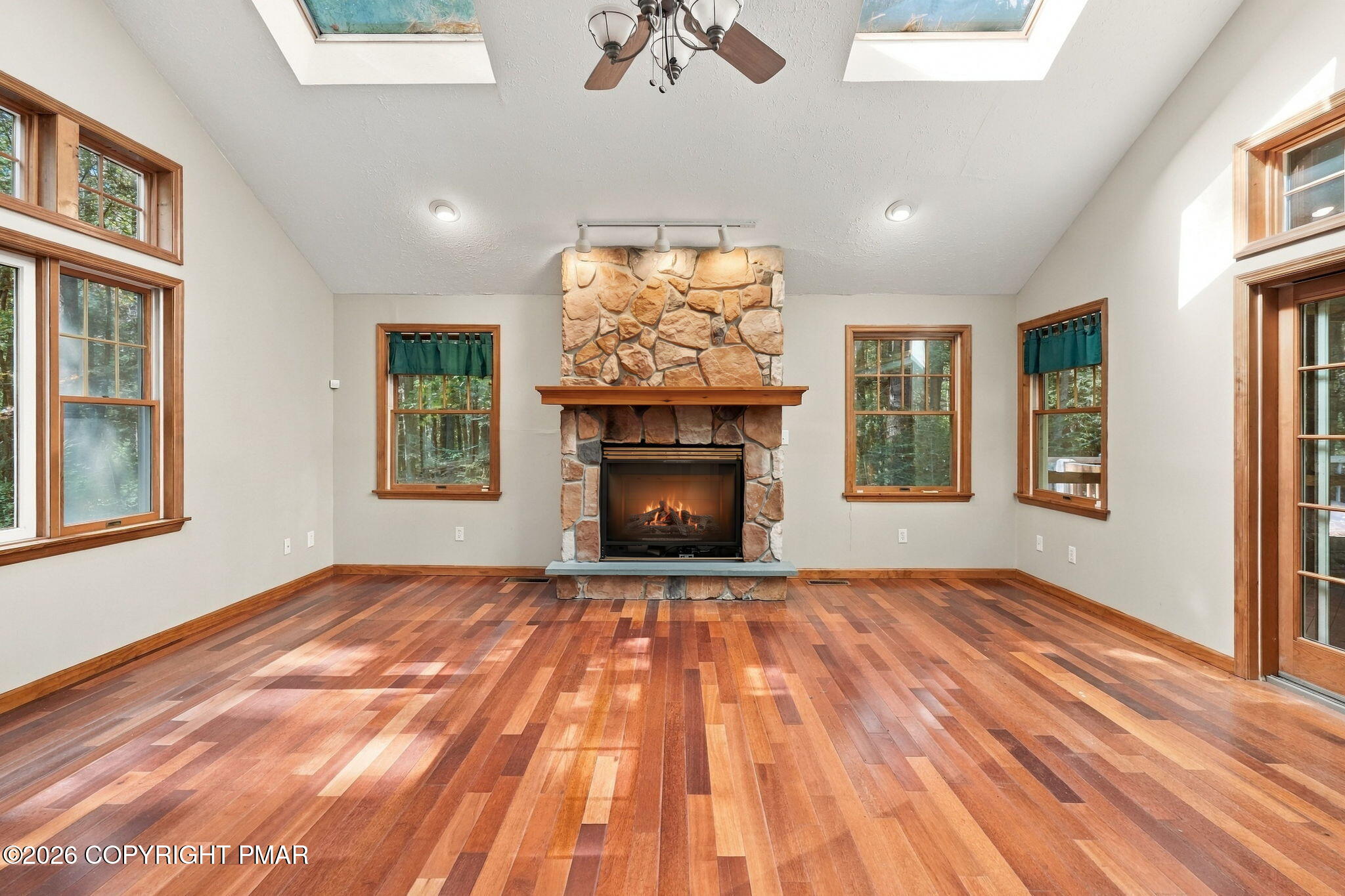 372 Brookside Drive Property Photo 14