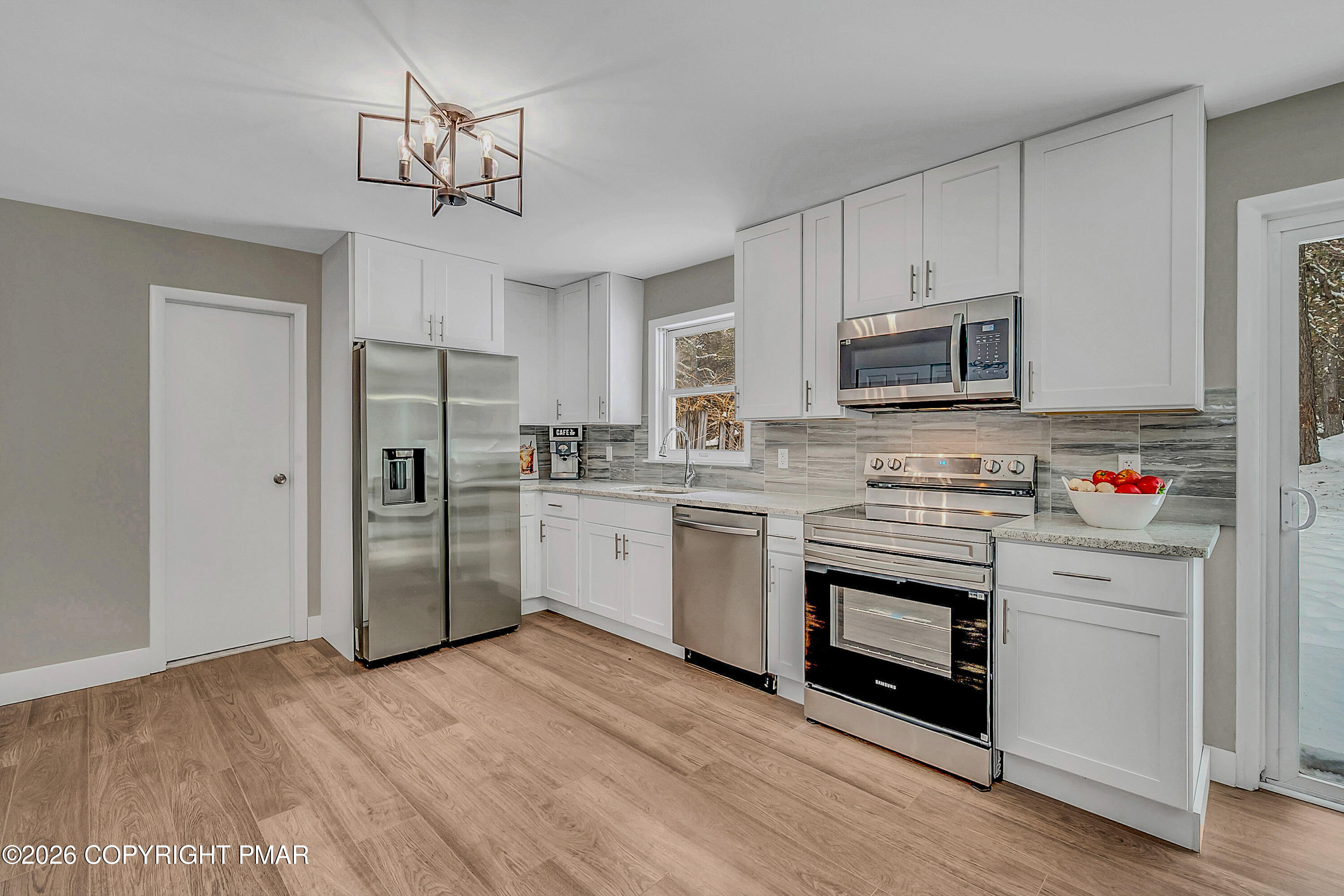 405 Skyline Drive Property Photo 11