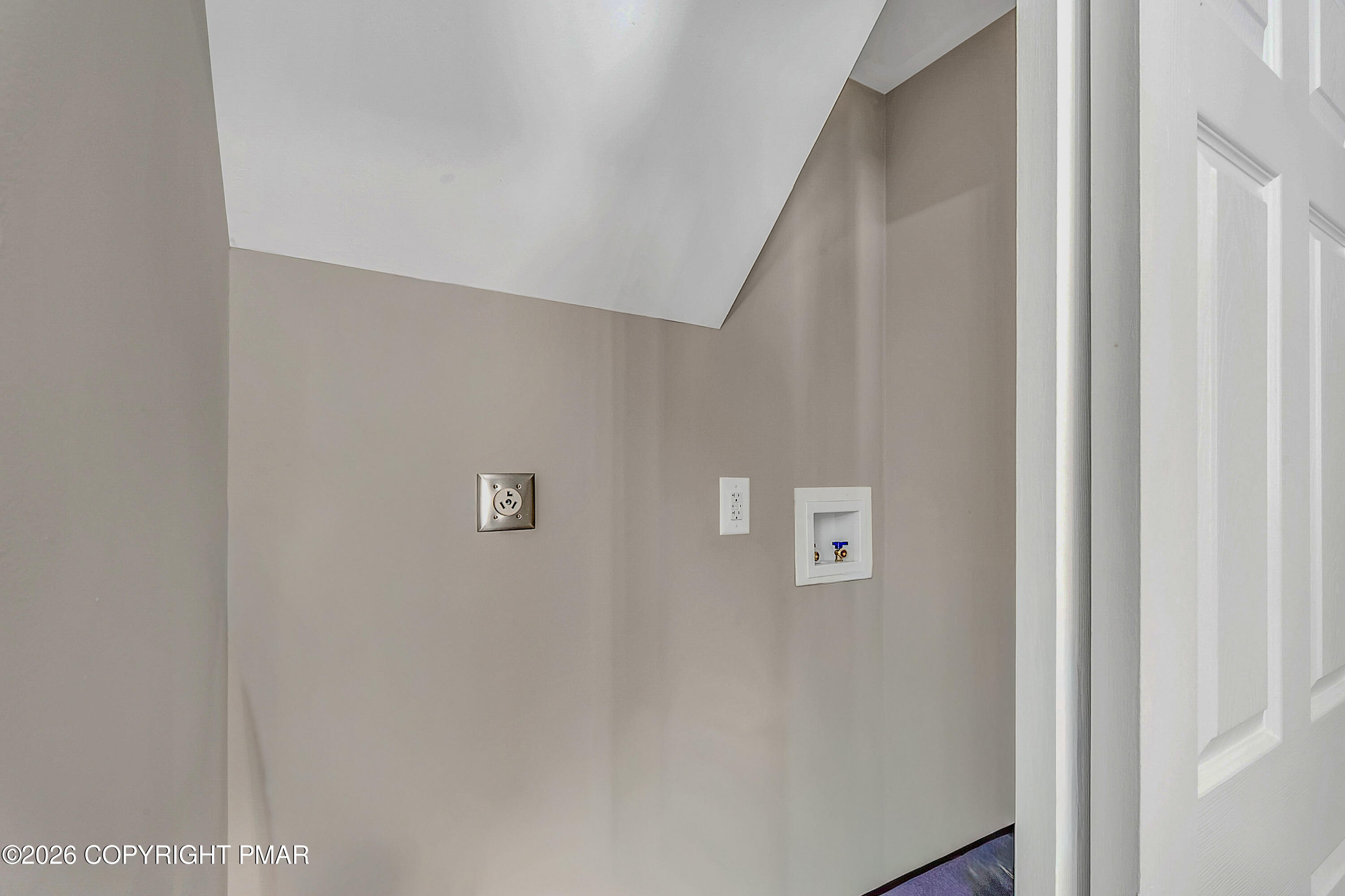 405 Skyline Drive Property Photo 14
