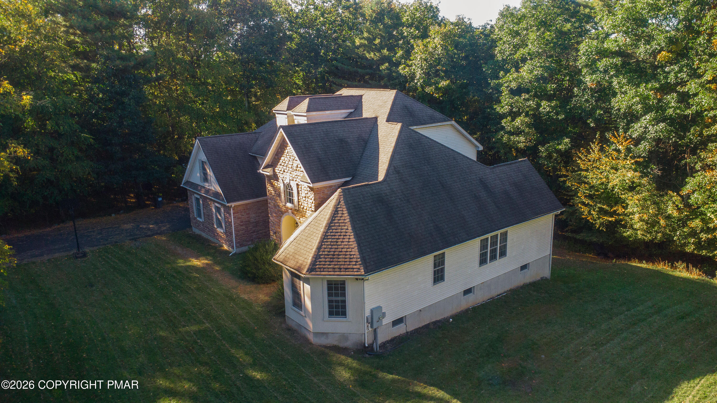 371 Joanne Court Property Photo 4