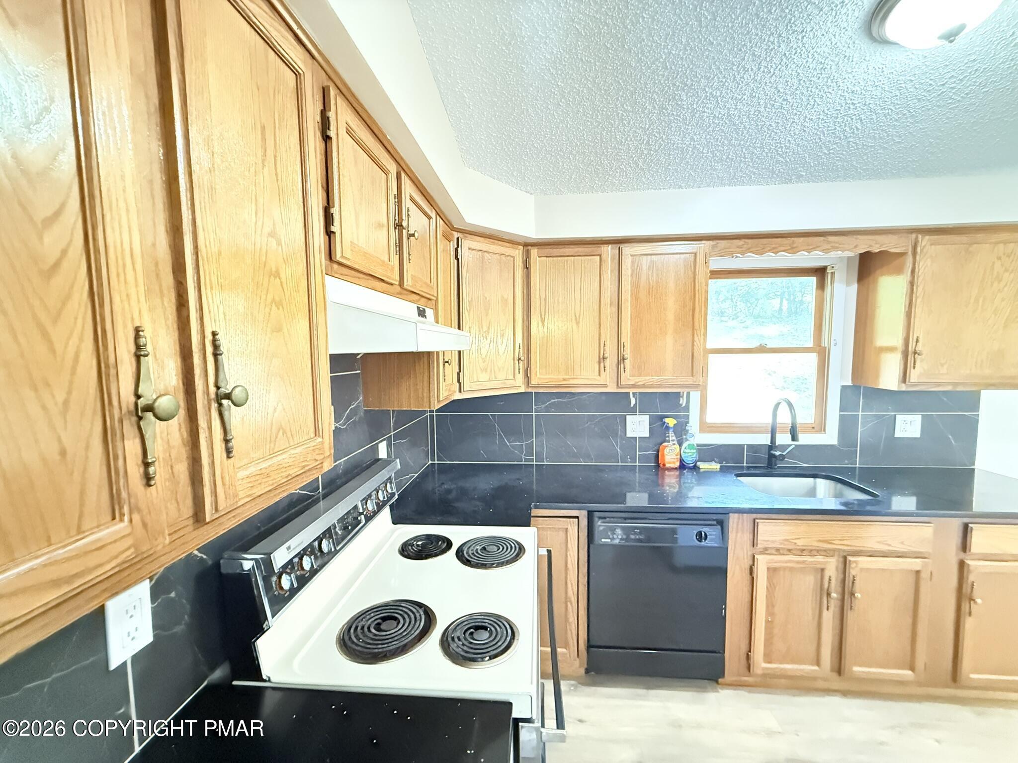 2165 Woodchuck Lane Property Photo 13