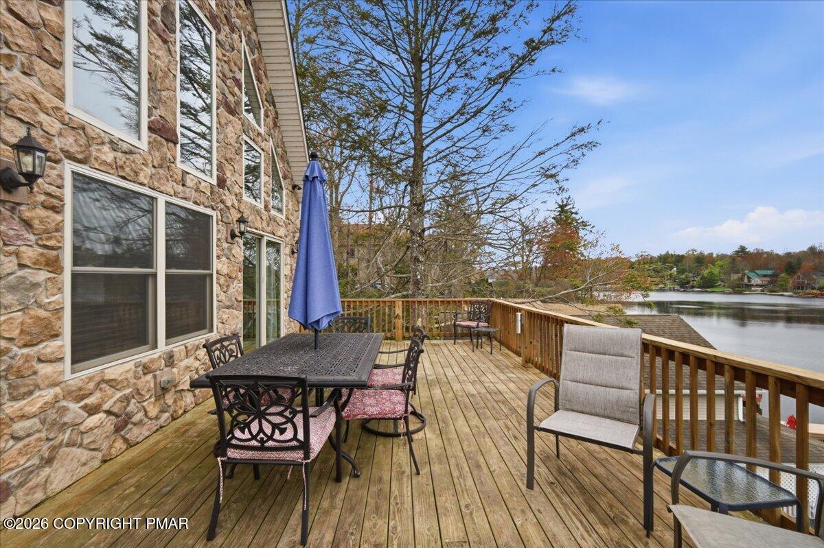 32 S Lake Drive Property Photo 12