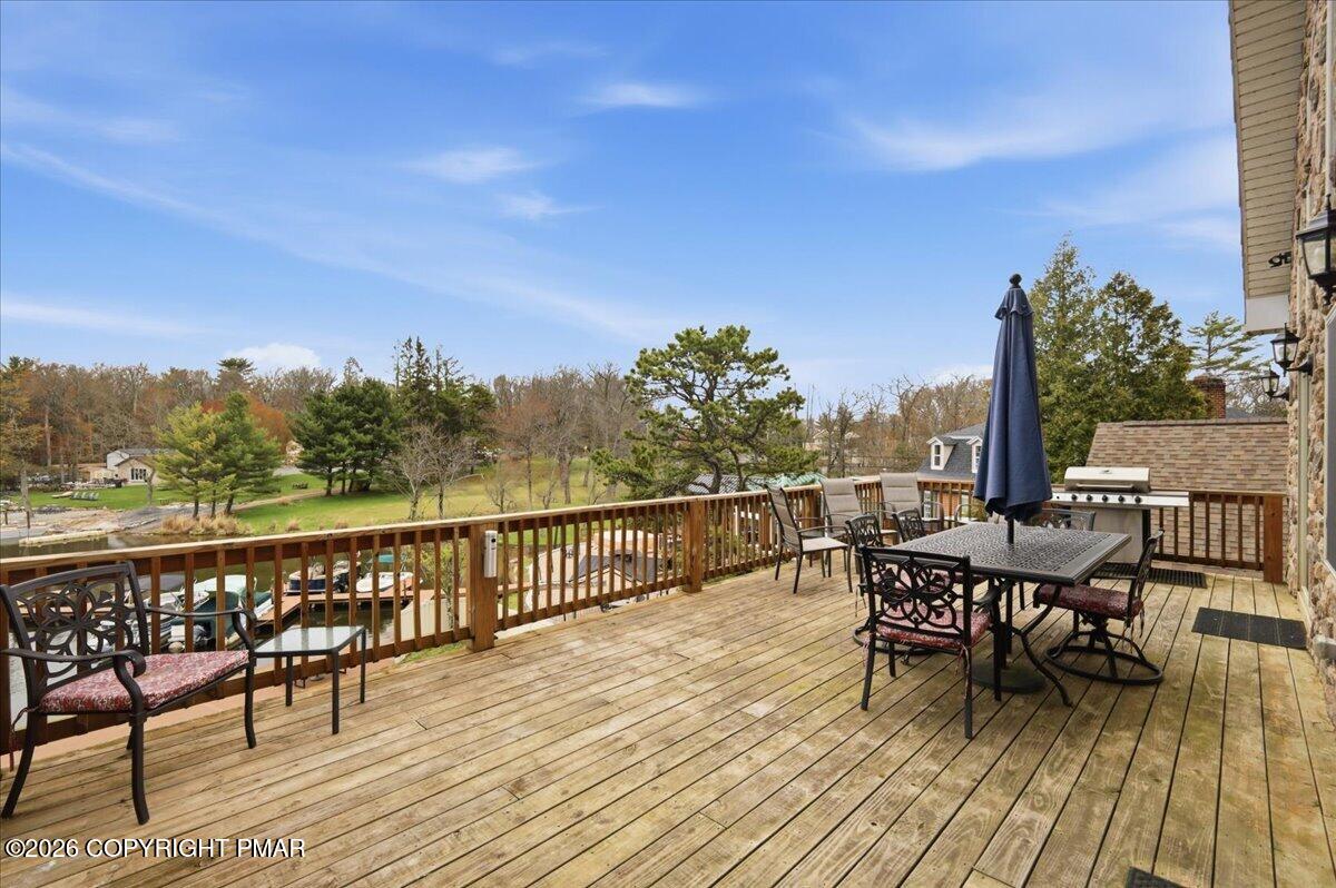 32 S Lake Drive Property Photo 13
