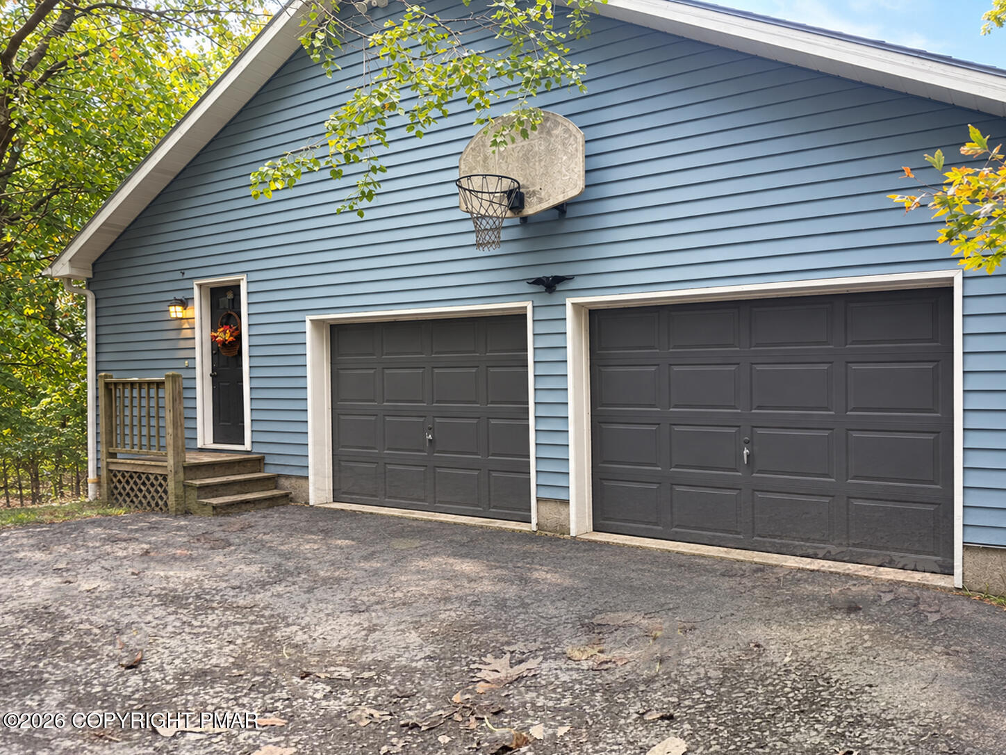 1526 Slope Road Property Photo 3