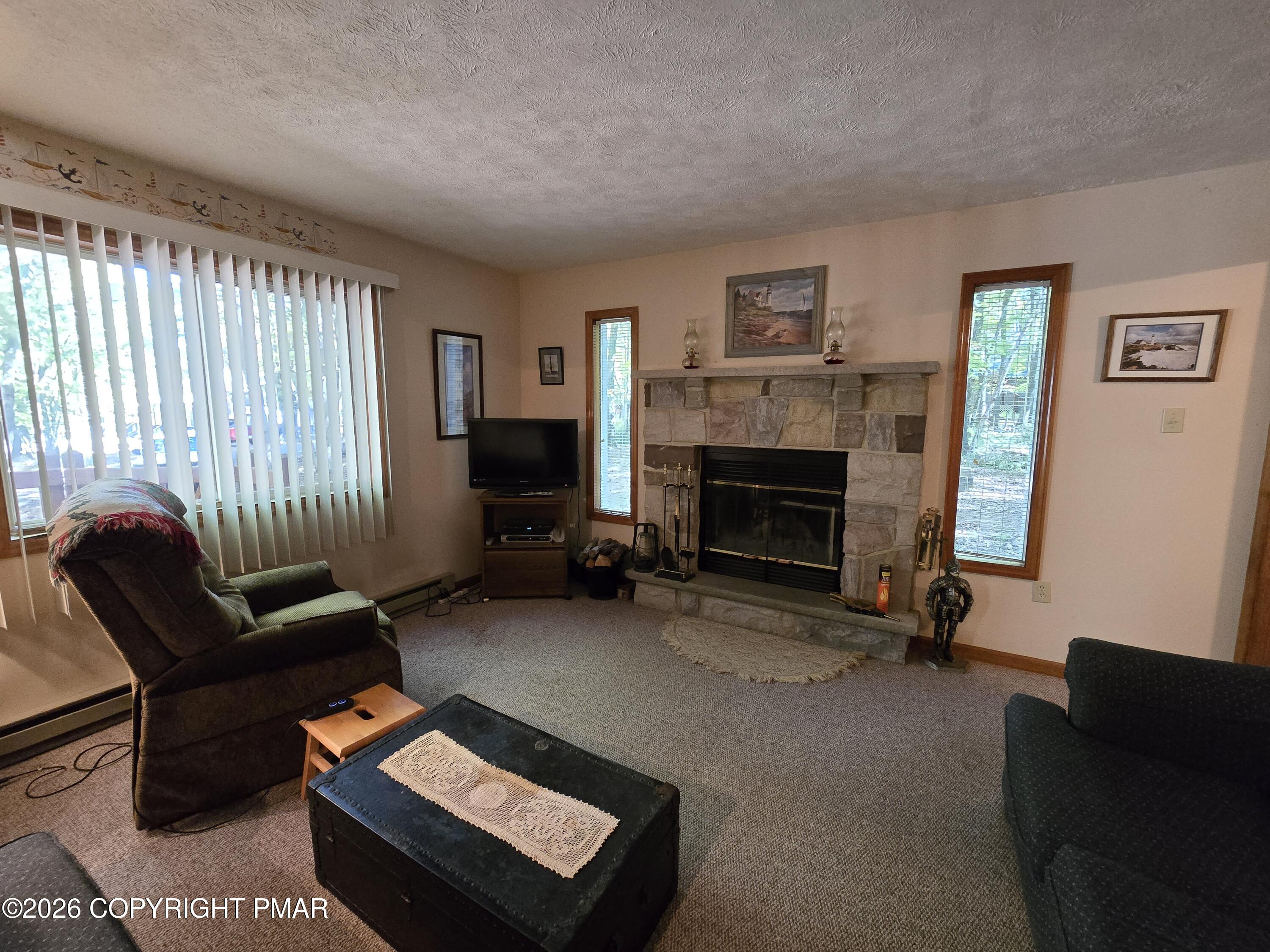 128 Kipling Lane Property Photo 8