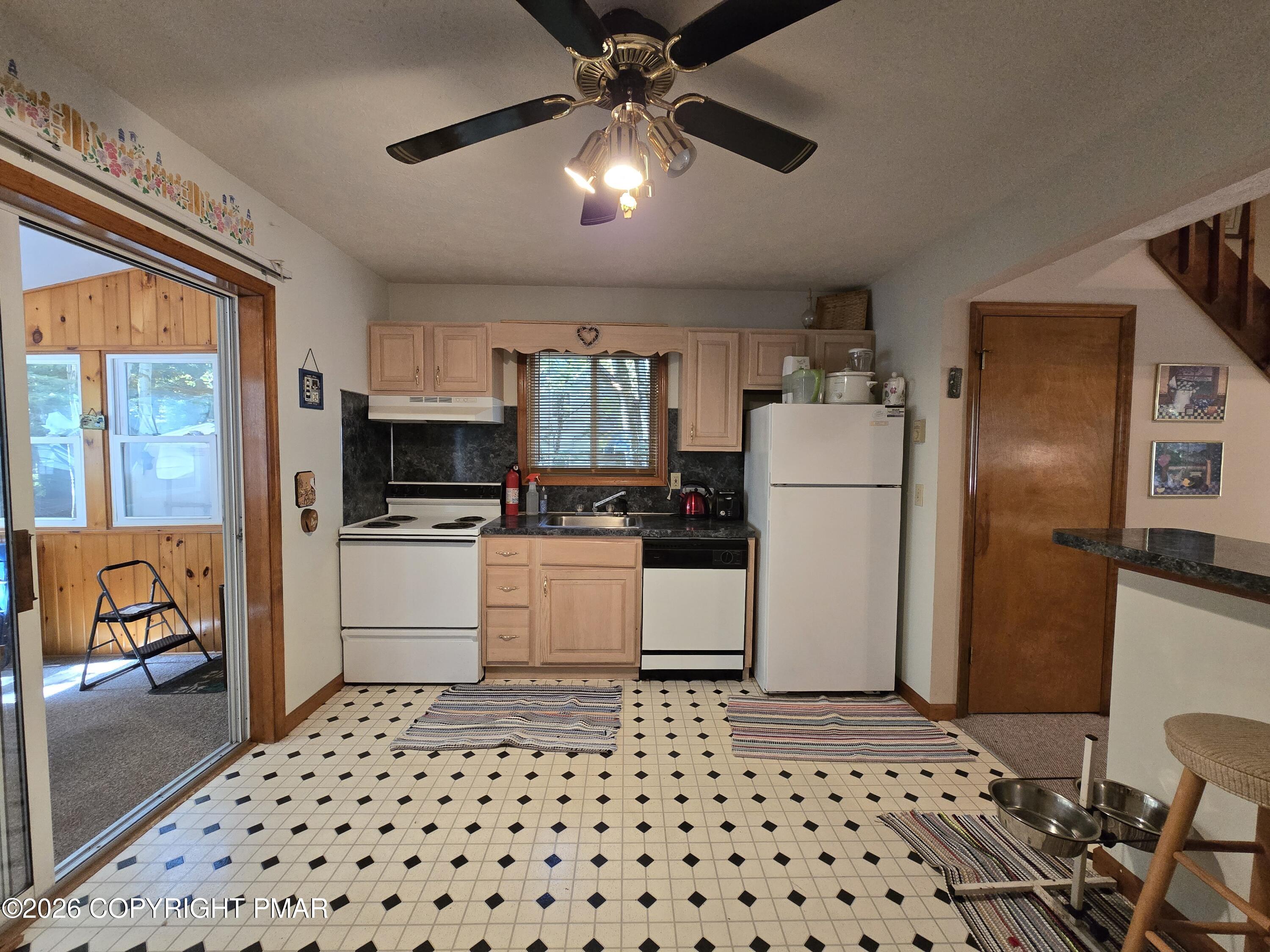 128 Kipling Lane Property Photo 10
