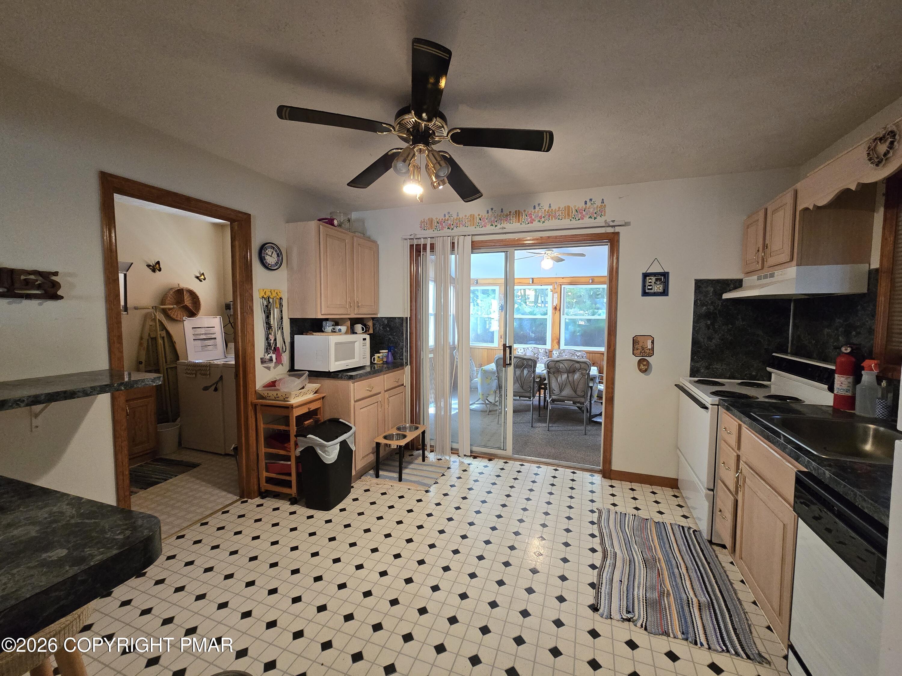 128 Kipling Lane Property Photo 11