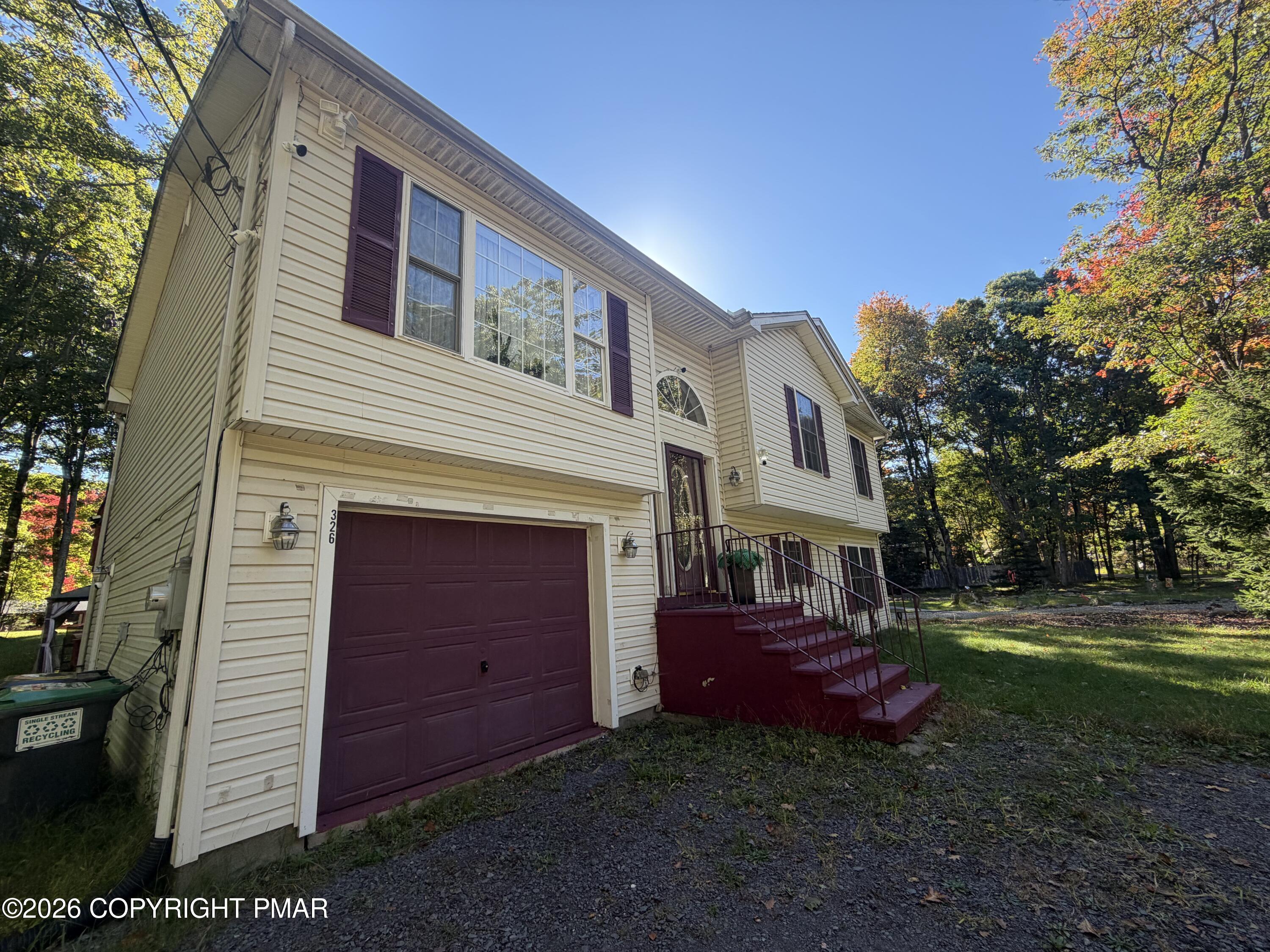 5257 Hummingbird Drive Property Photo 2