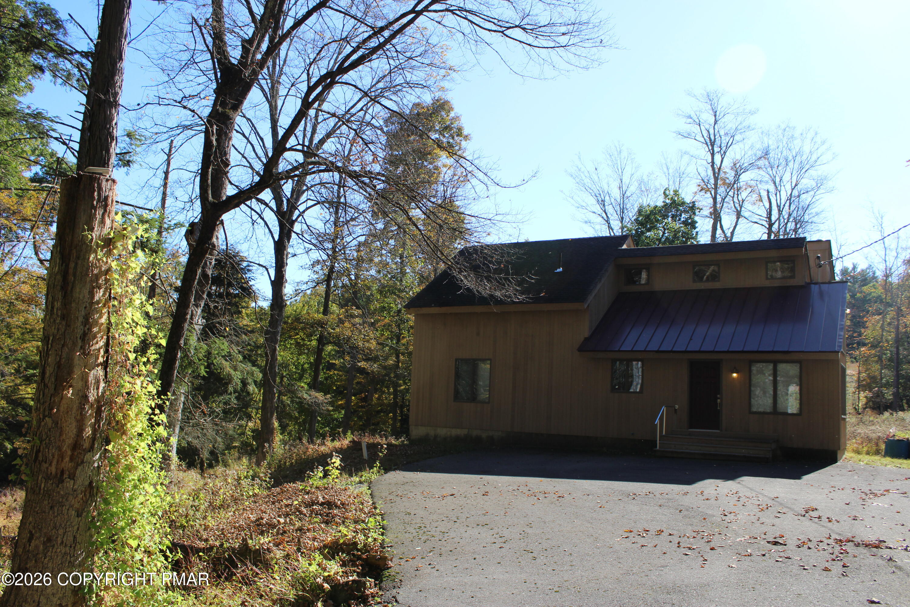 334 Clubhouse Drive Property Photo 1