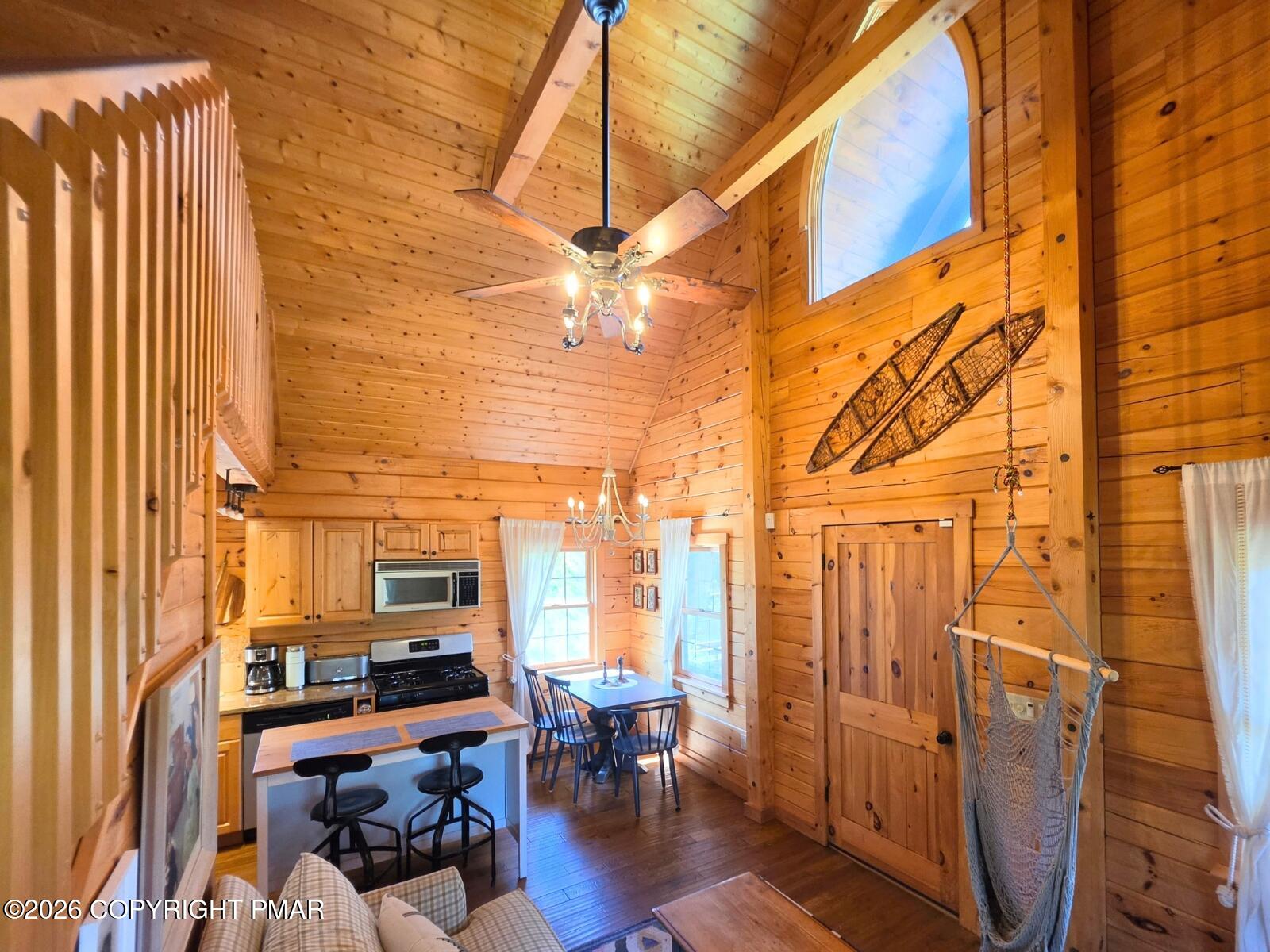 100 Meadowlark Lane Property Photo 13