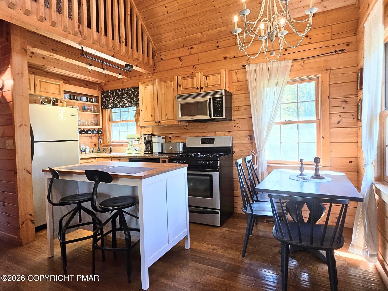 100 Meadowlark Lane Property Photo 14