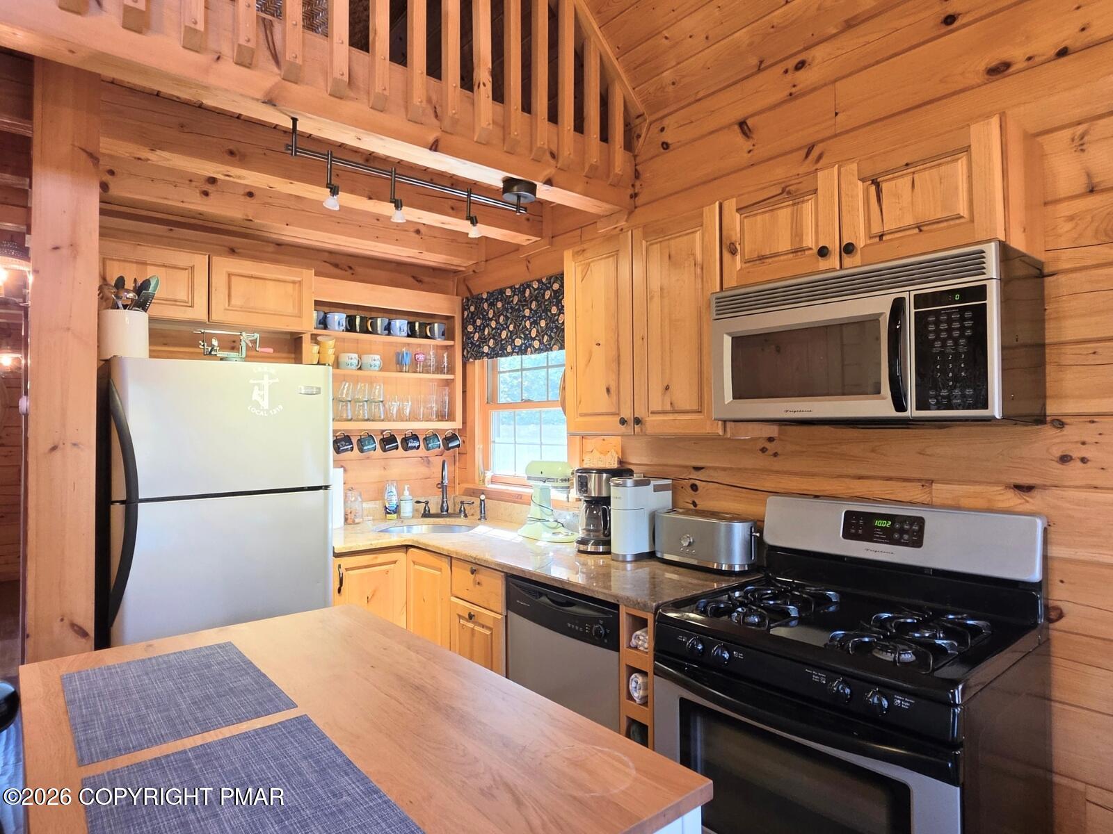 100 Meadowlark Lane Property Photo 15