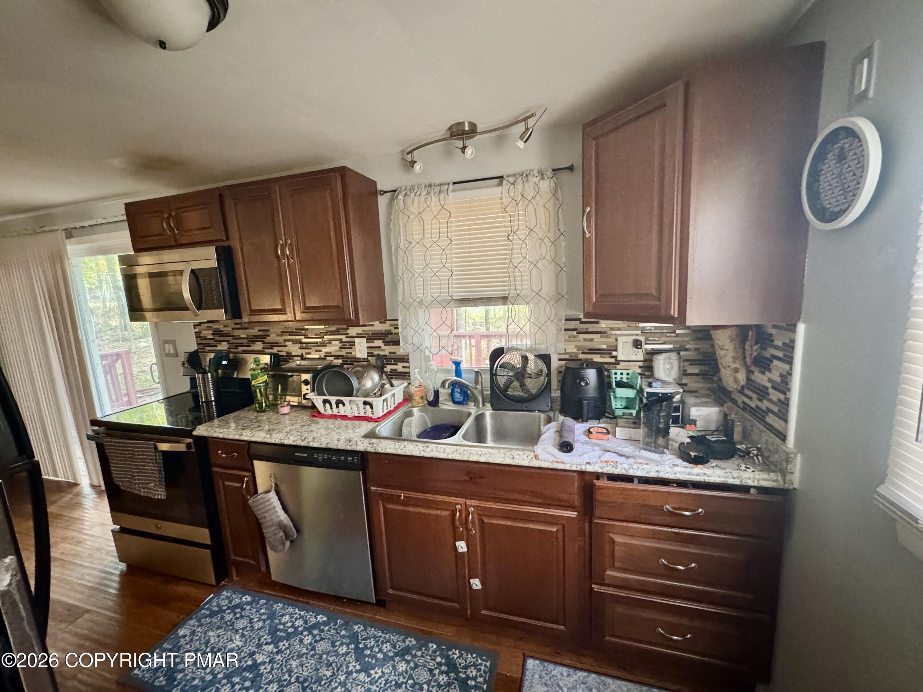 7506 Crestview Drive Property Photo 4