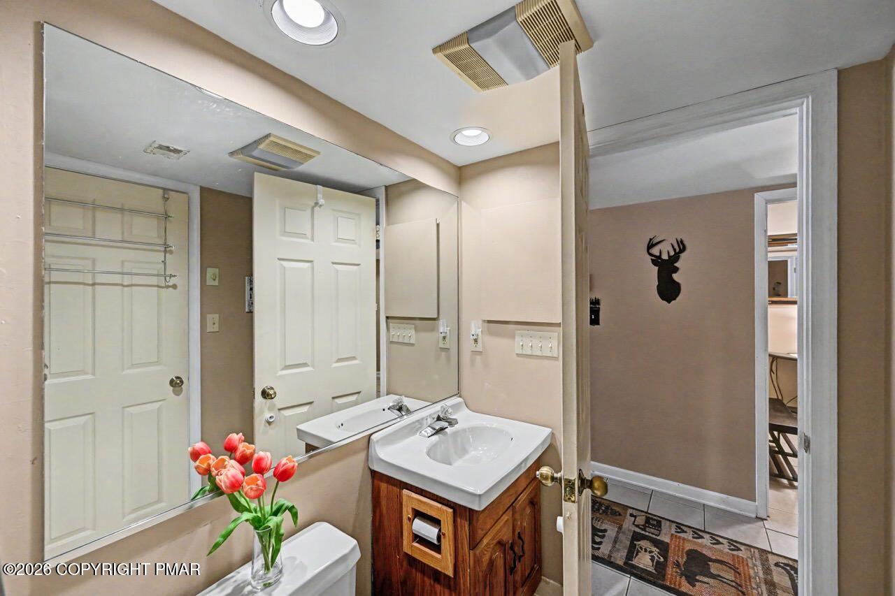 59 Midlake Drive 101 Property Photo 44