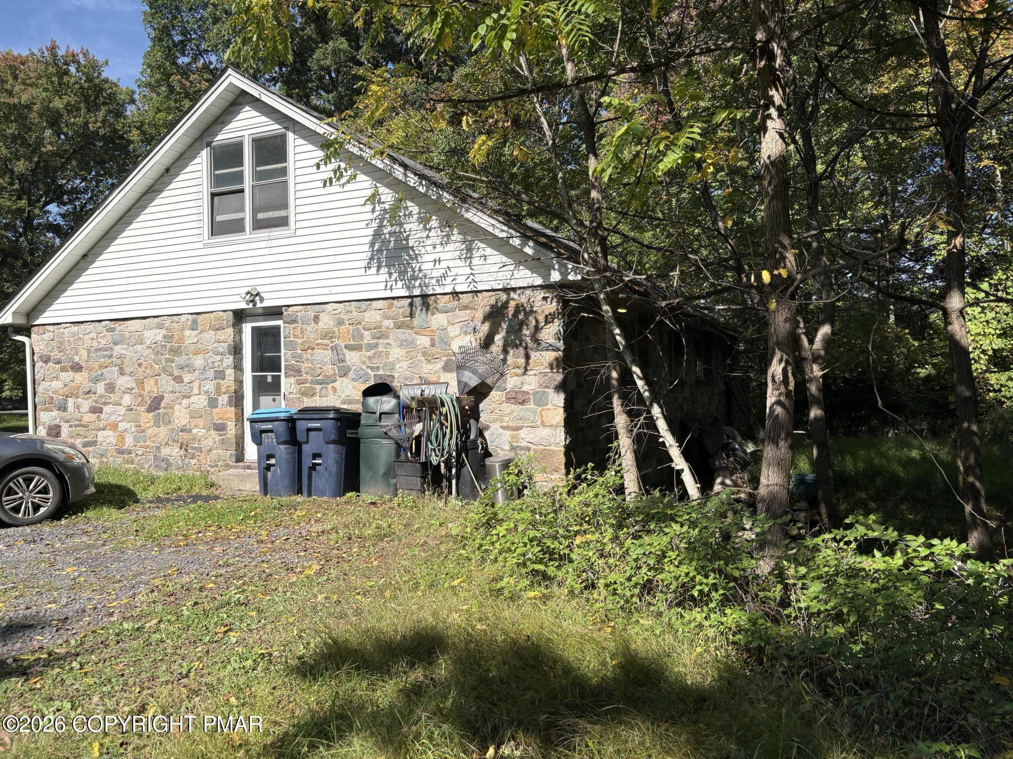 2745 Mountain Road Property Photo 2