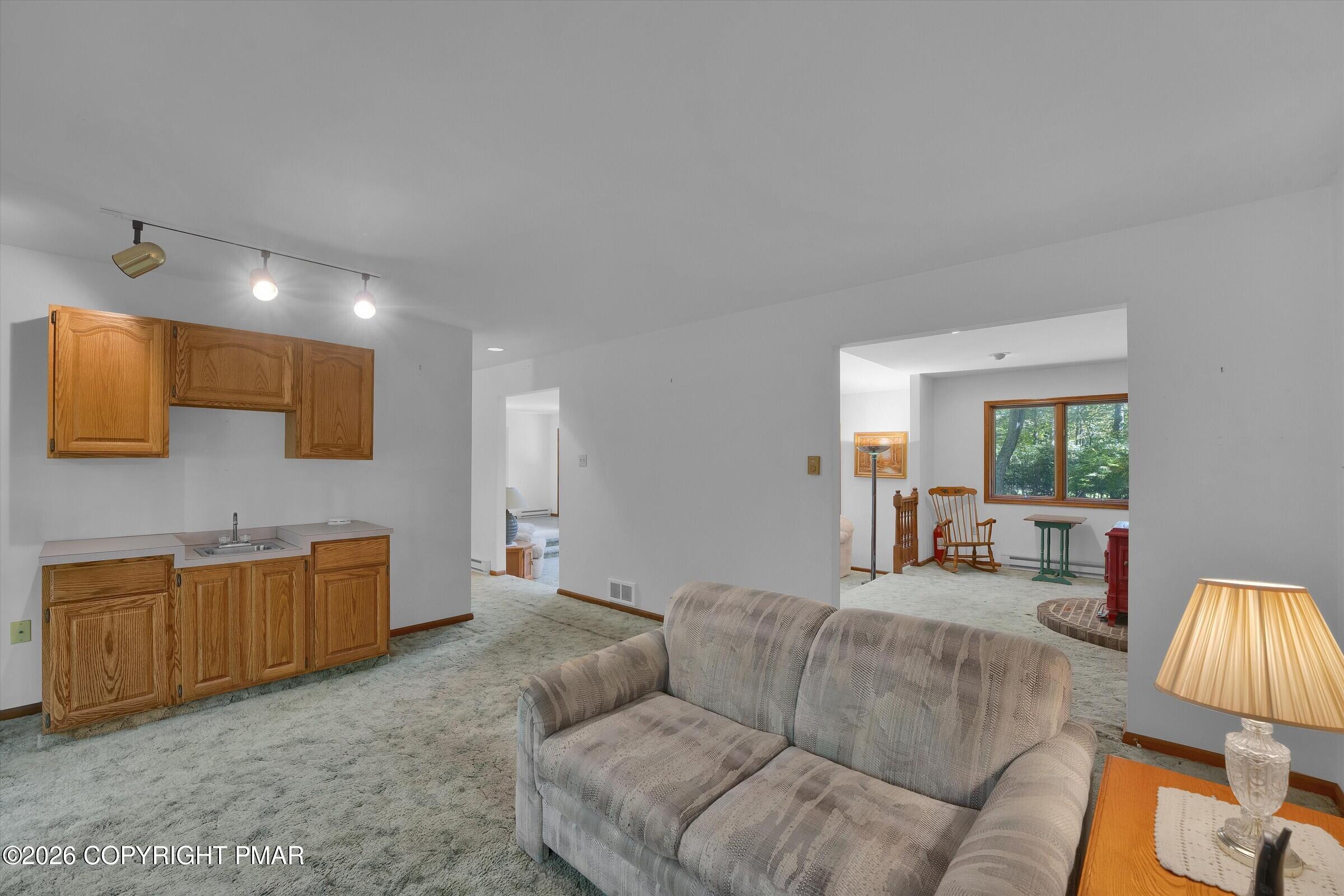 909 Hell Hollow Road Property Photo 15