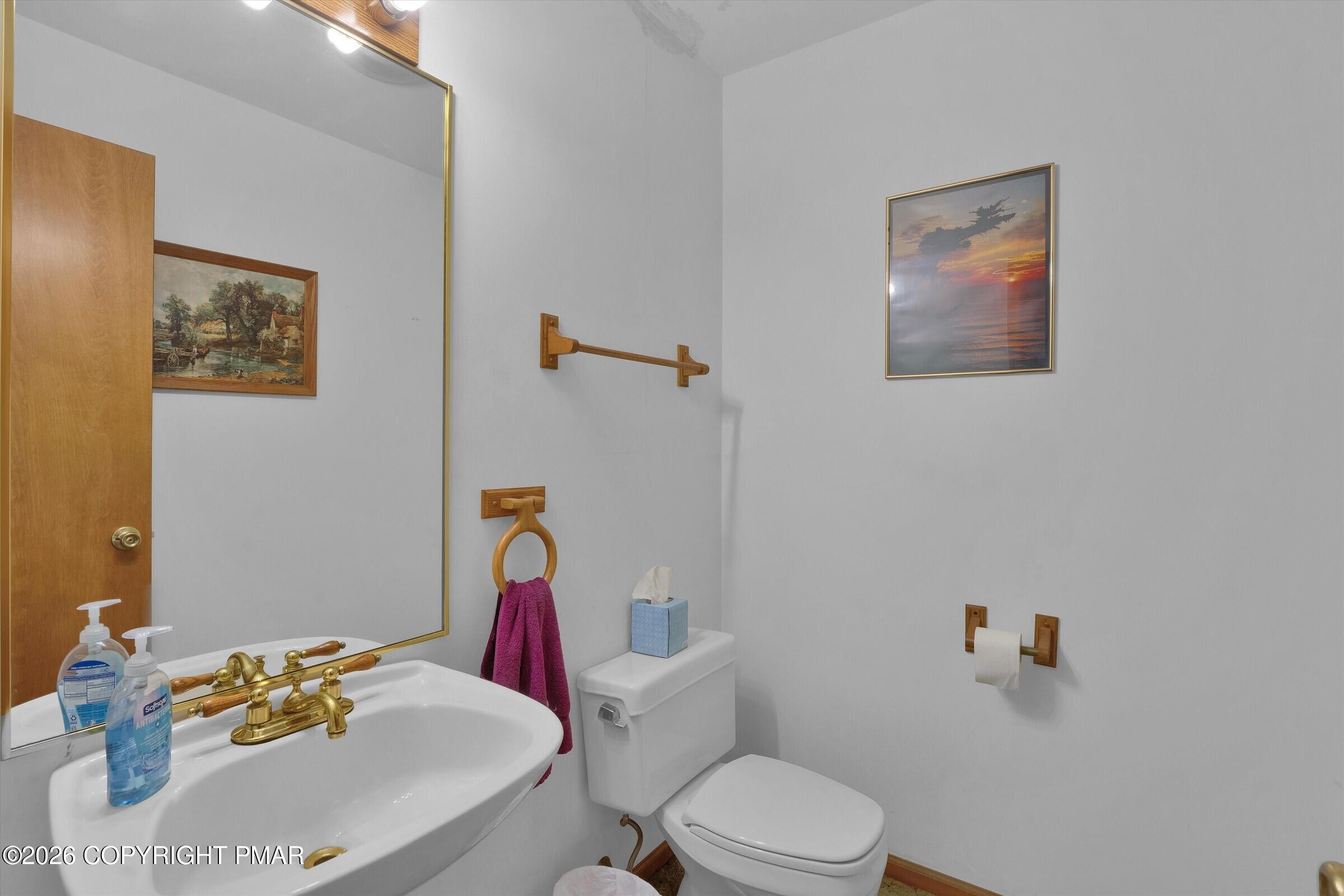 909 Hell Hollow Road Property Photo 32