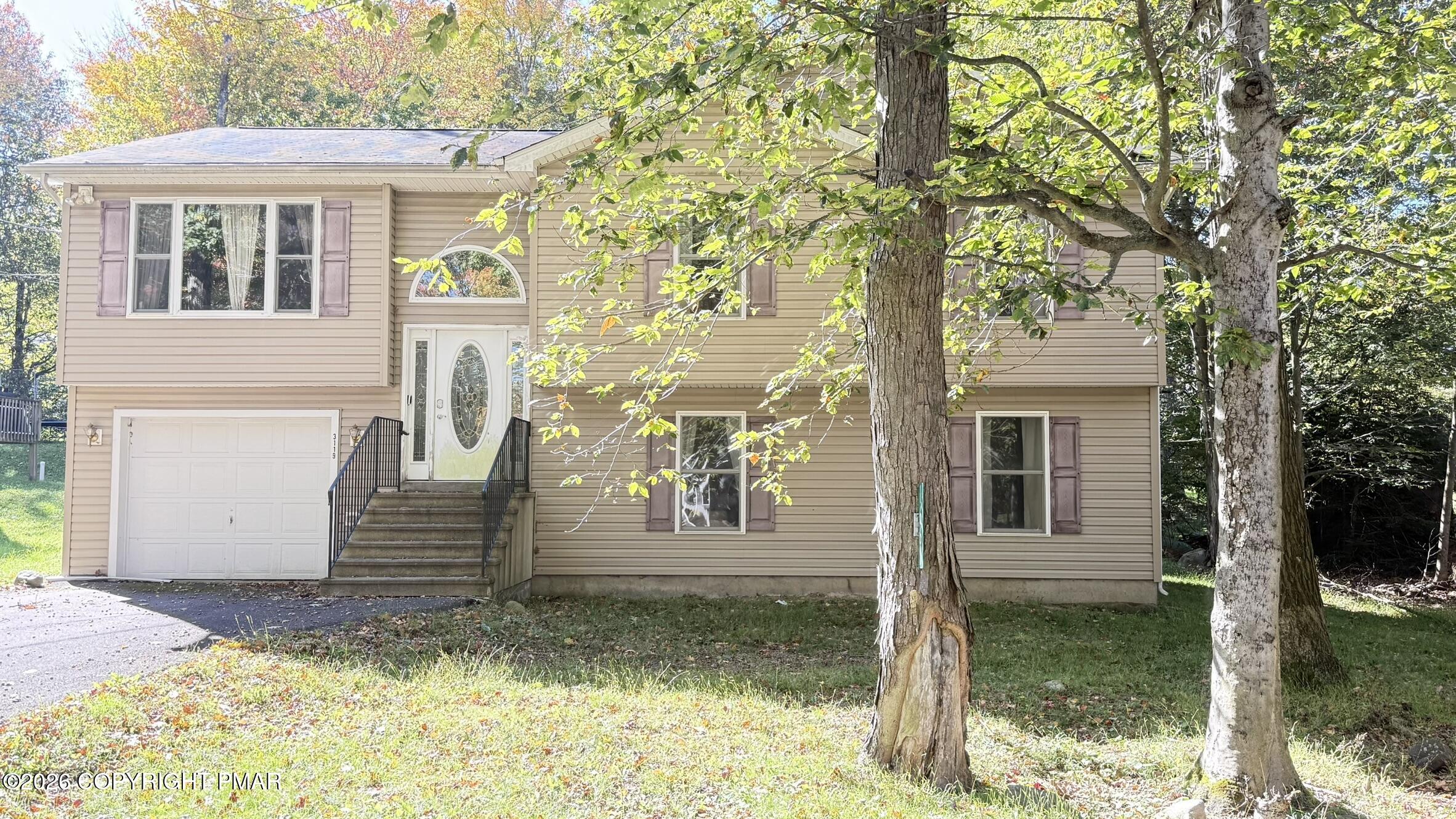 1661 Cotswold Road Property Photo 2