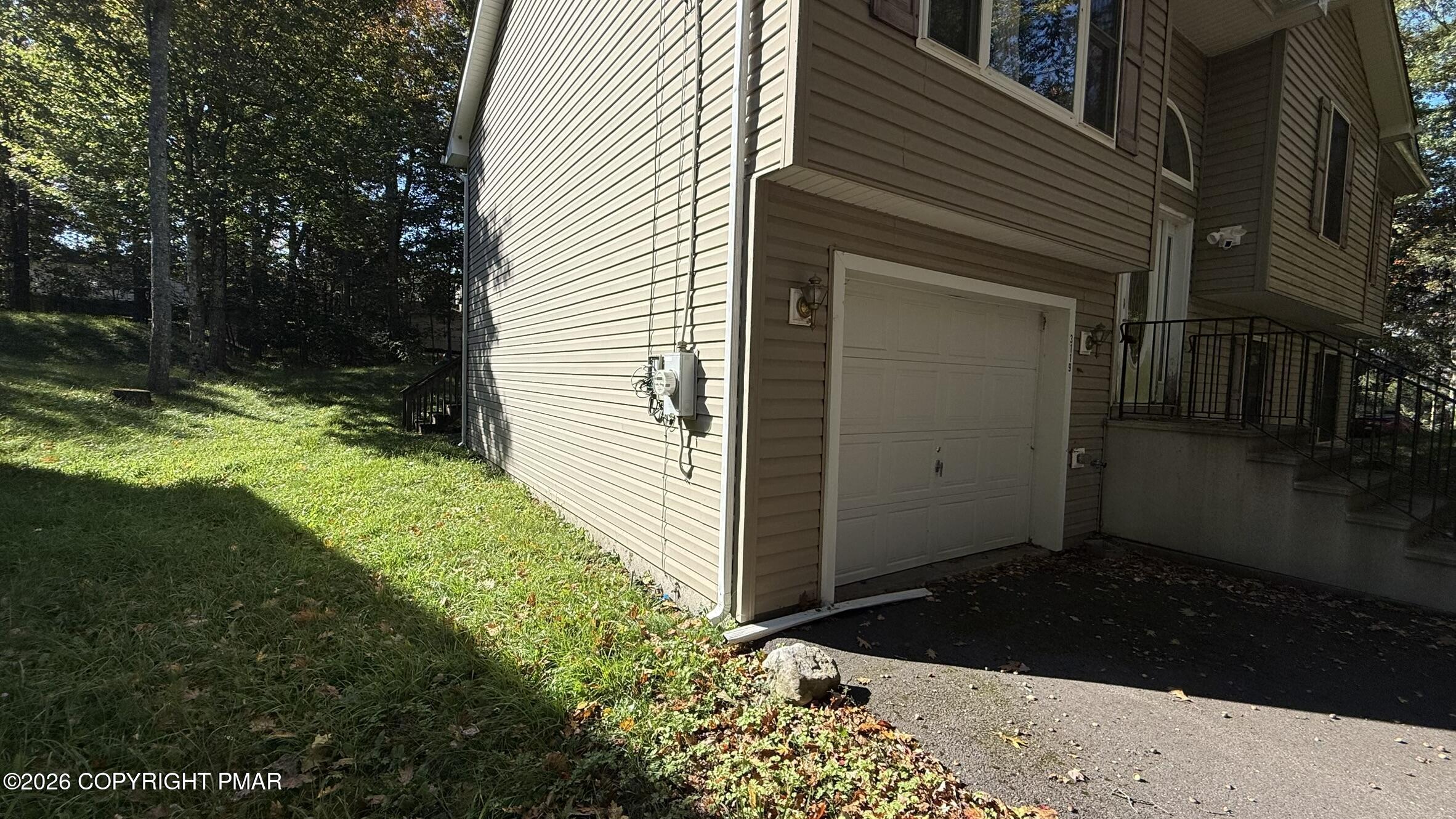 1661 Cotswold Road Property Photo 3