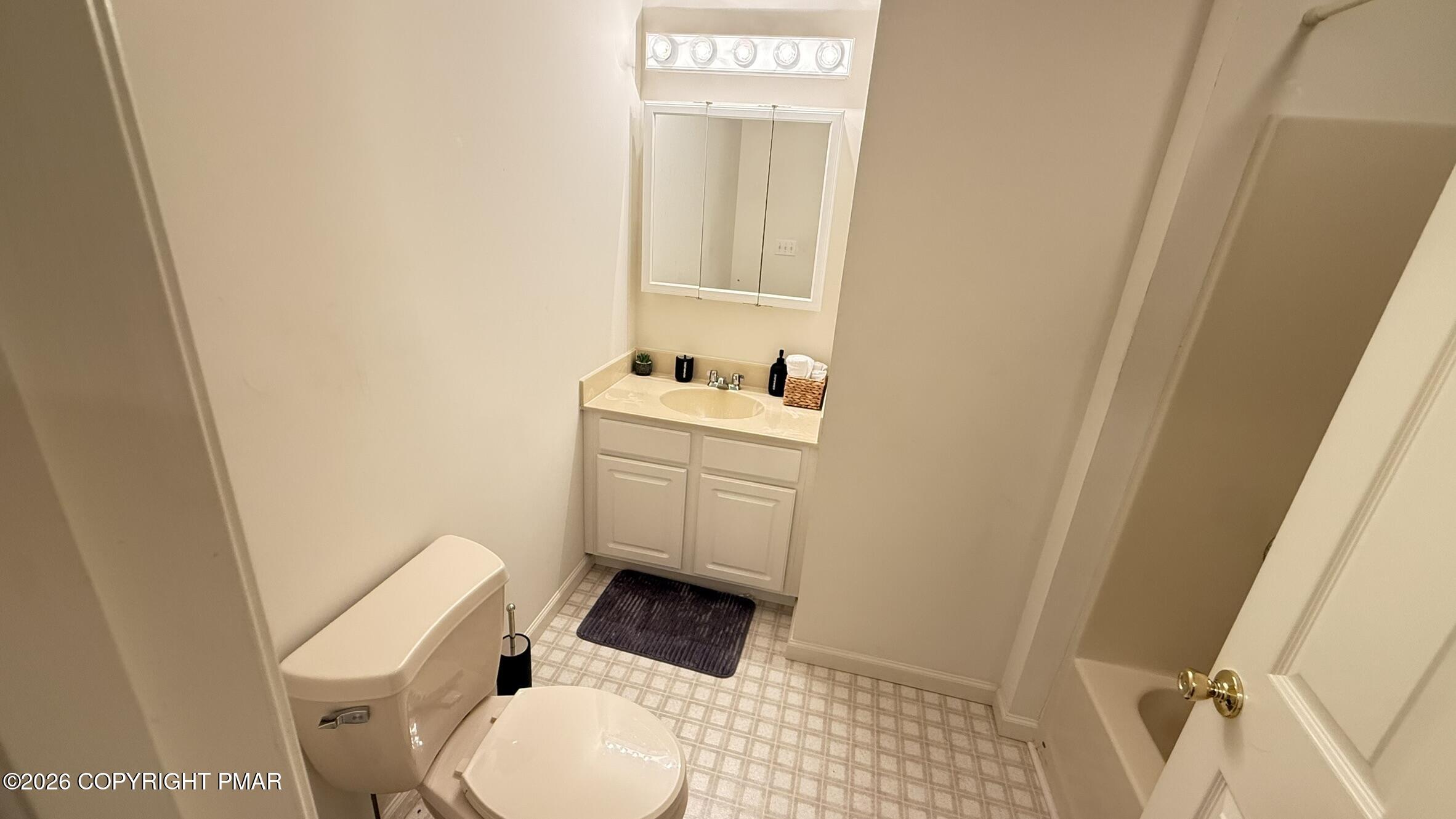 1661 Cotswold Road Property Photo 11
