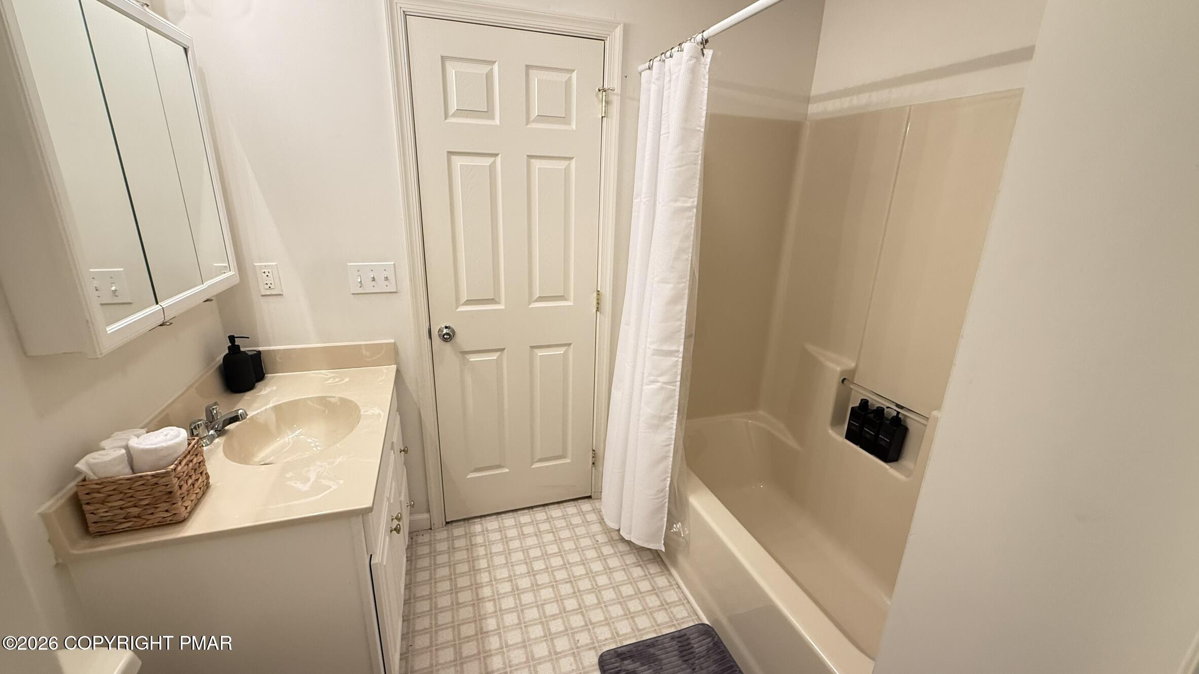 1661 Cotswold Road Property Photo 28
