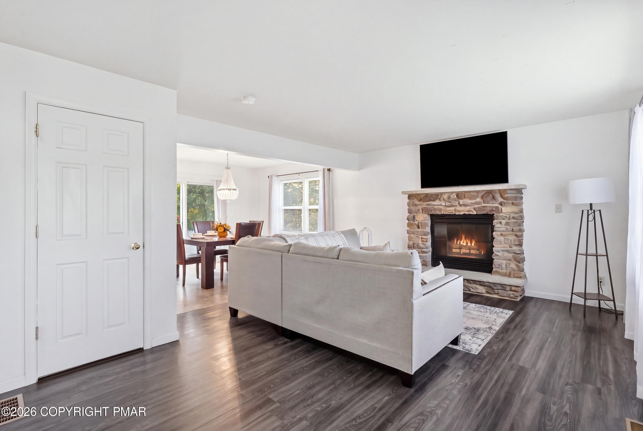135 American Way Property Photo 4