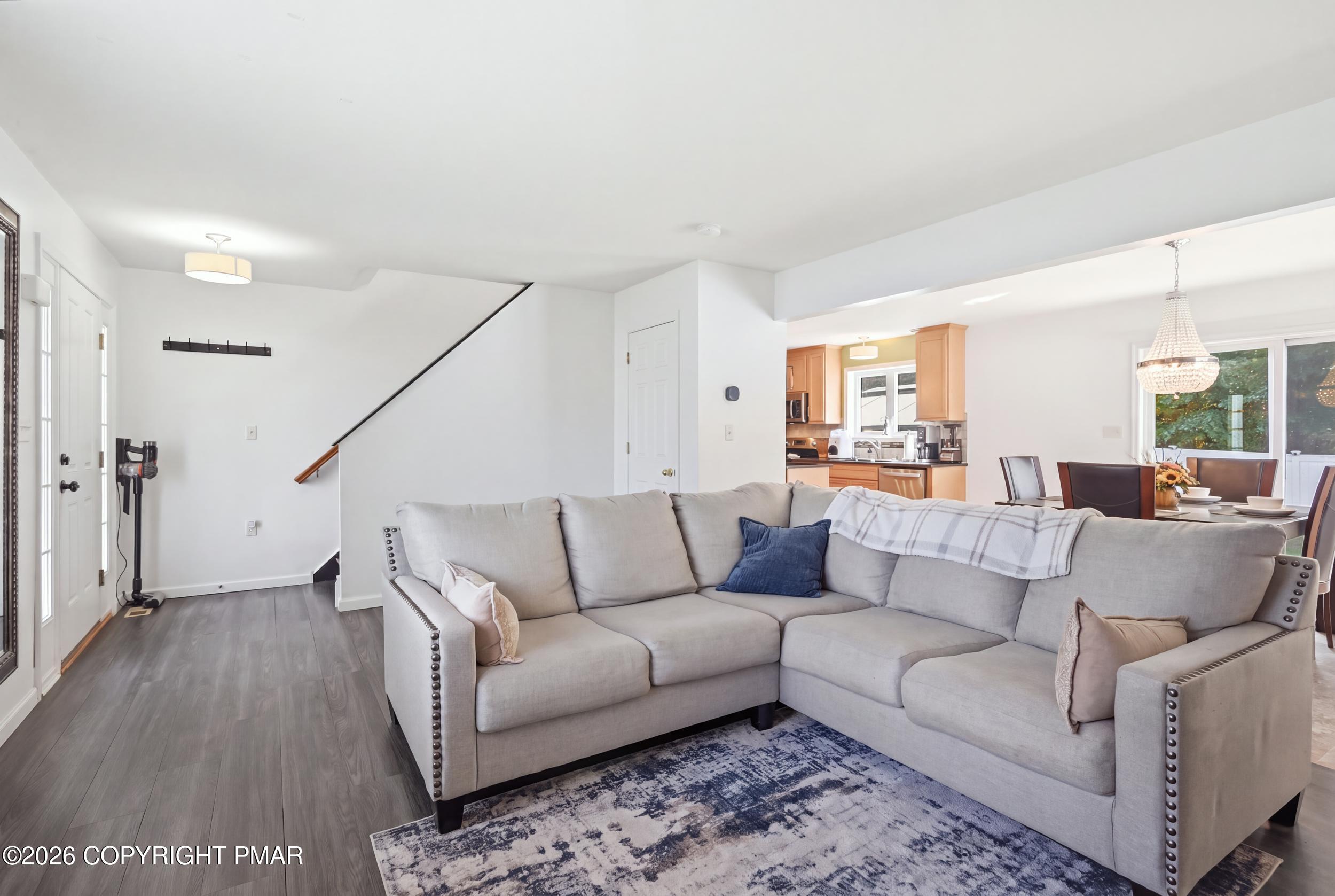 135 American Way Property Photo 5