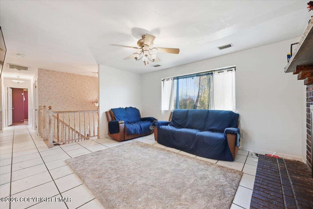 1112 Scott Street Property Photo 7