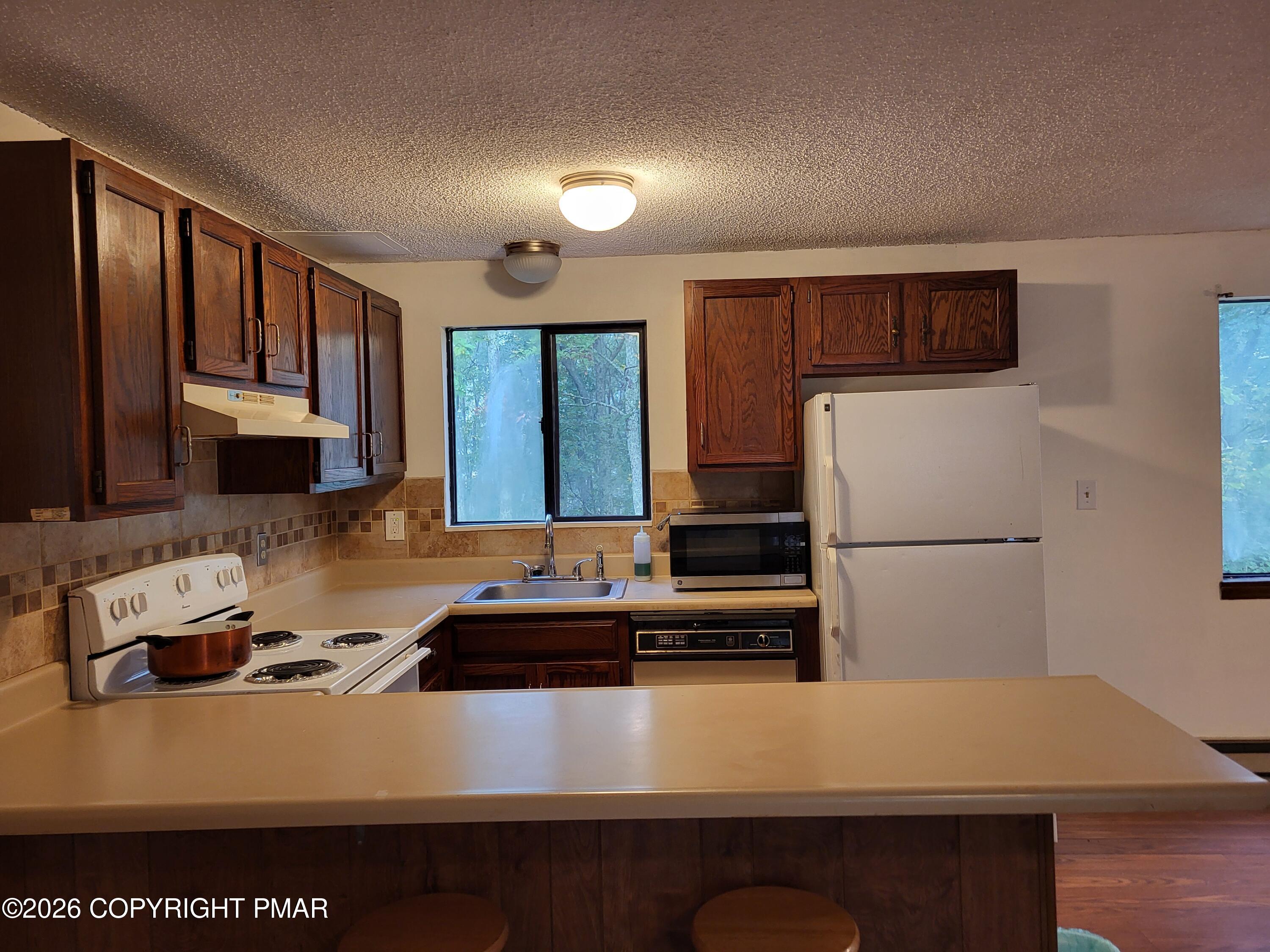 1109 Glasgow Court Property Photo 6