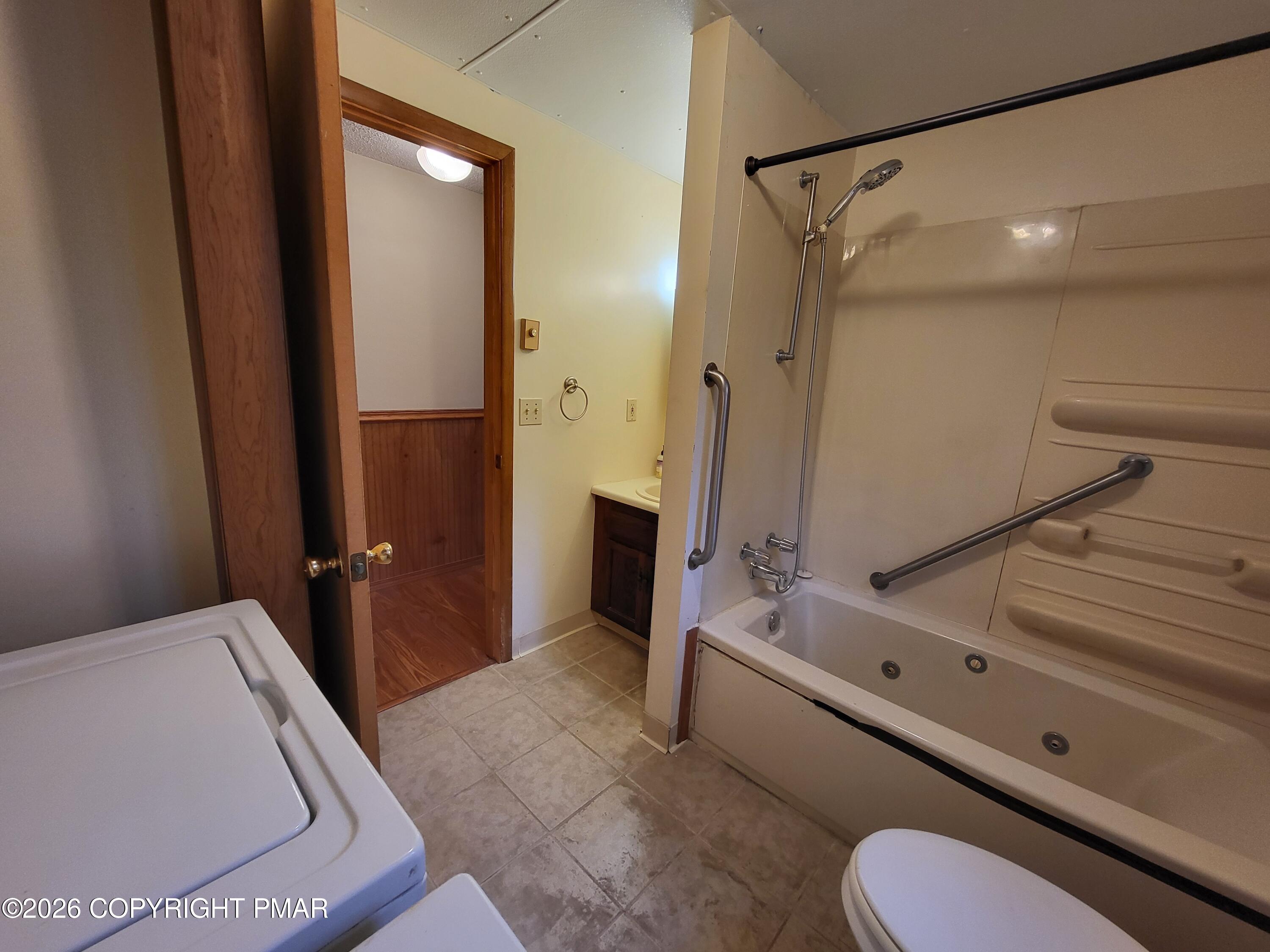 1109 Glasgow Court Property Photo 14