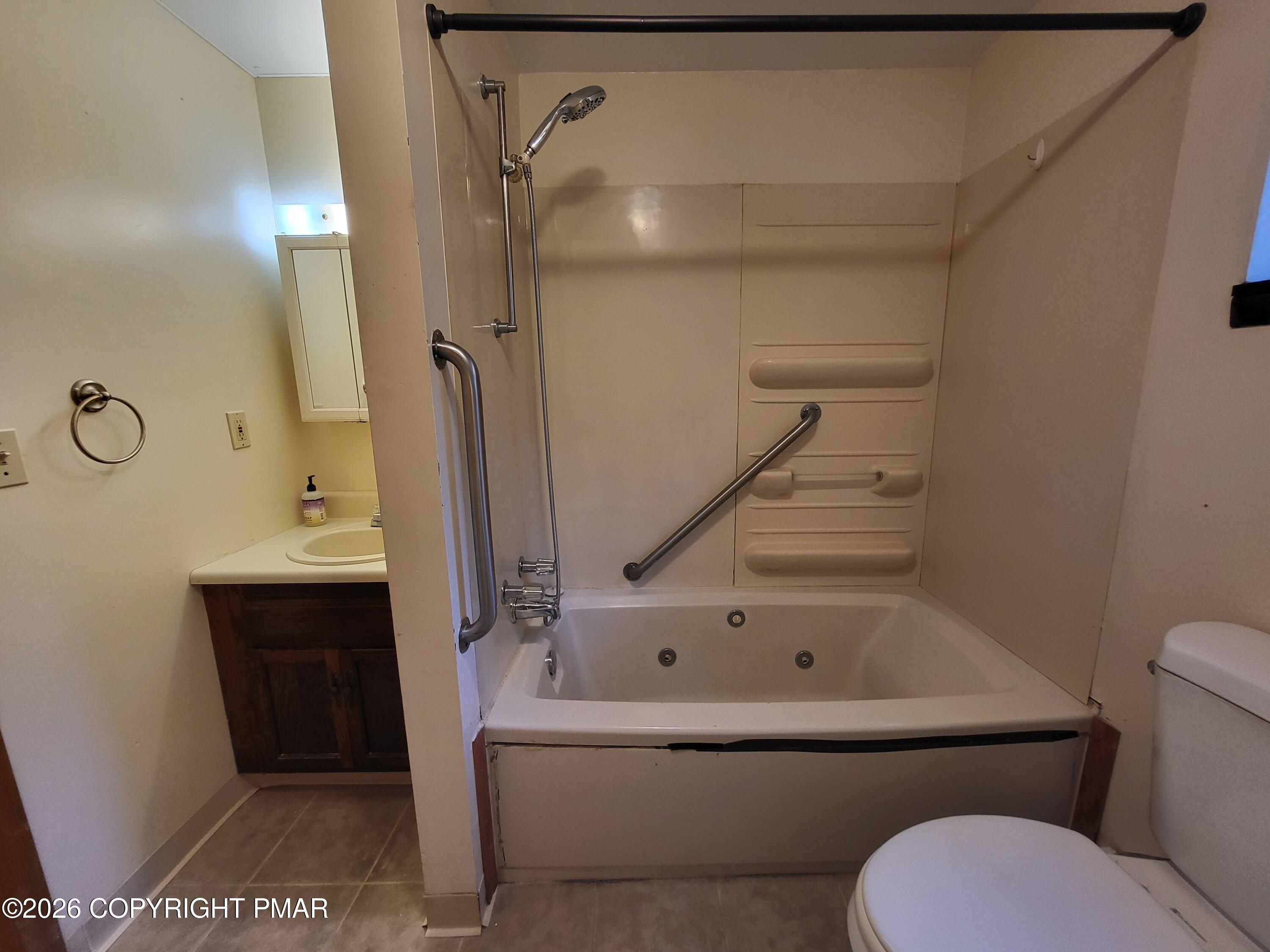 1109 Glasgow Court Property Photo 15