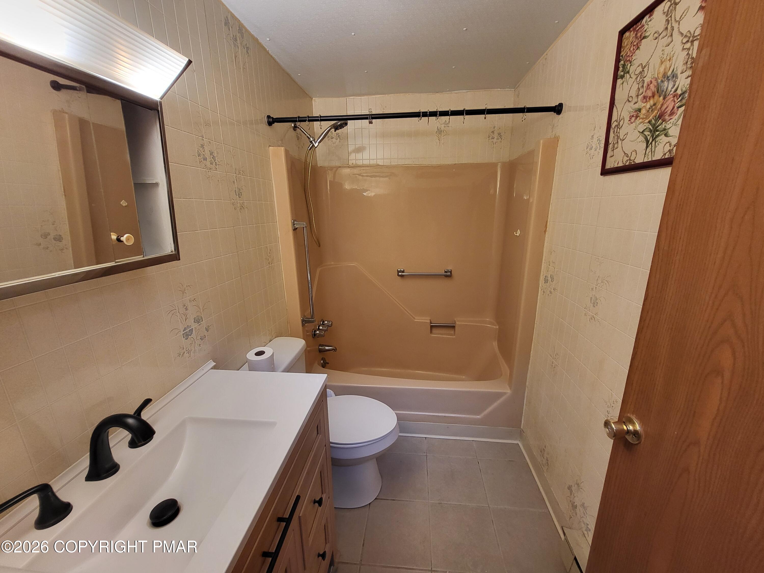 1109 Glasgow Court Property Photo 24