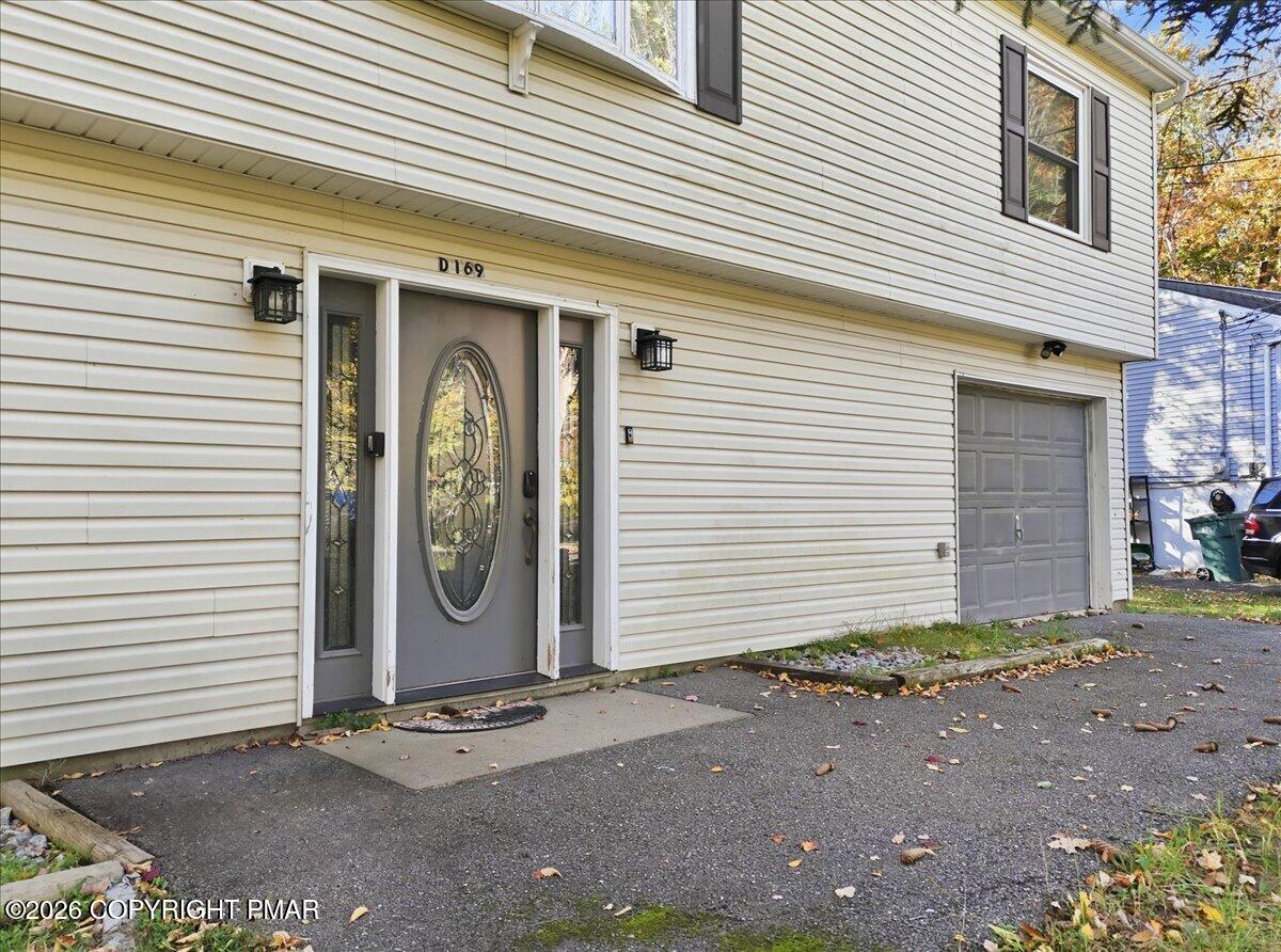 4587 Briarcliff Terrace Property Photo 7